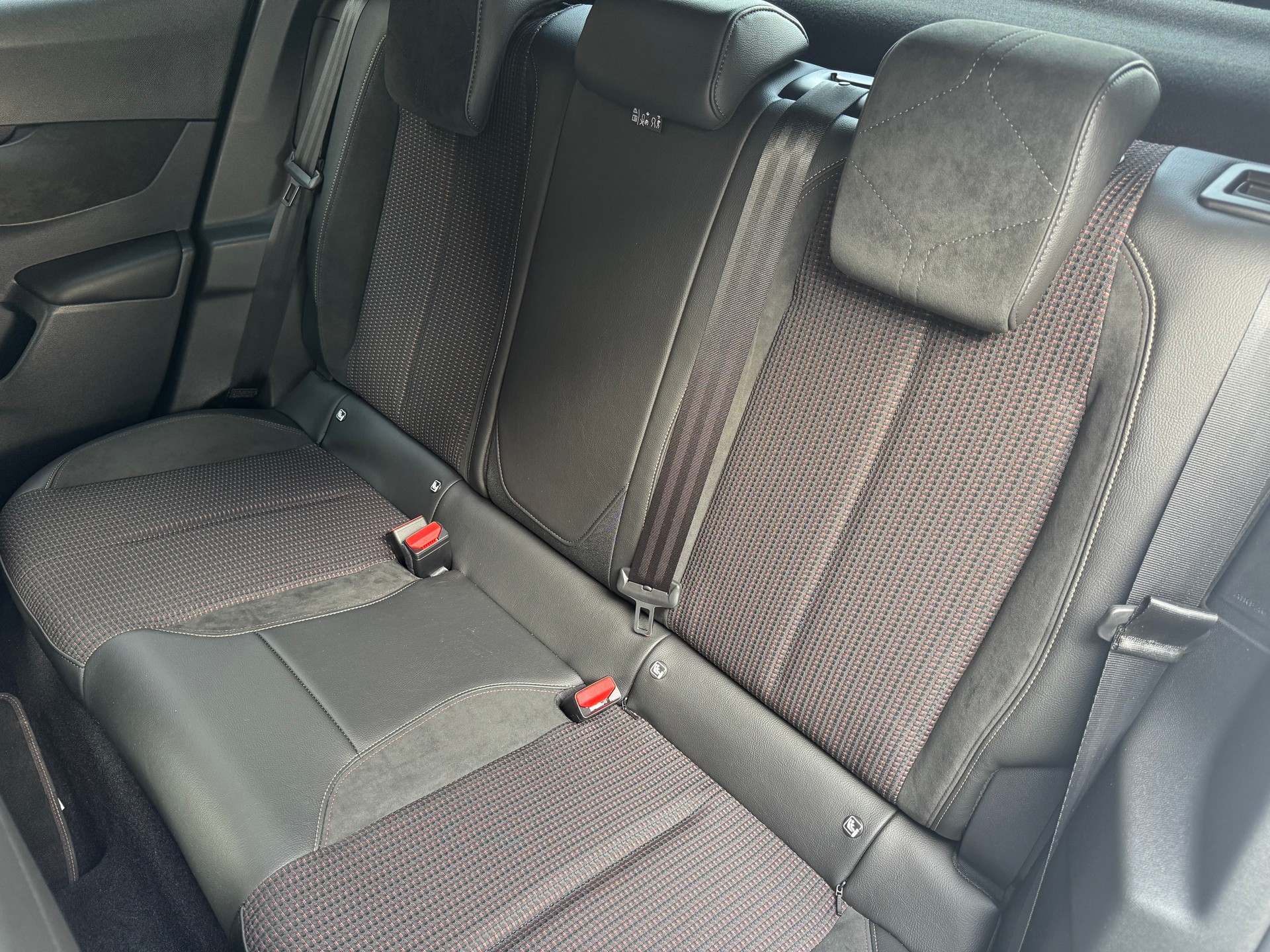 DS AUTOMOBILES DS 3 Crossback E-Tense 136 Bastille-image-8