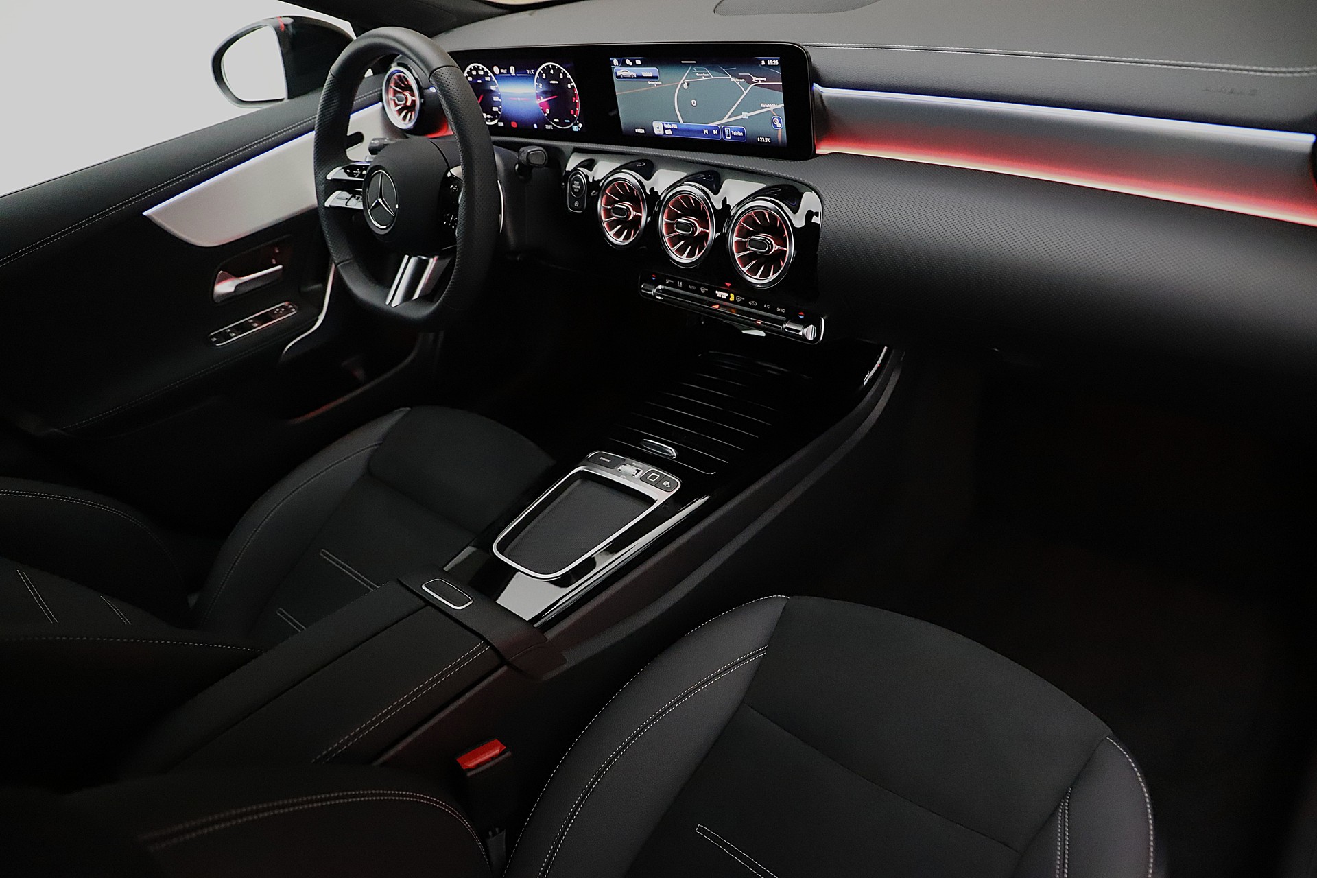 MERCEDES-BENZ CLA 200 7G-DCT AMG Line Night Edition und Advanced Plus-image-6