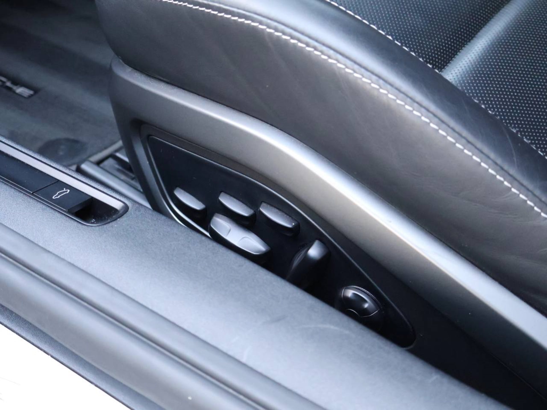 PORSCHE 911 Carrera 4S Cabriolet-image-26