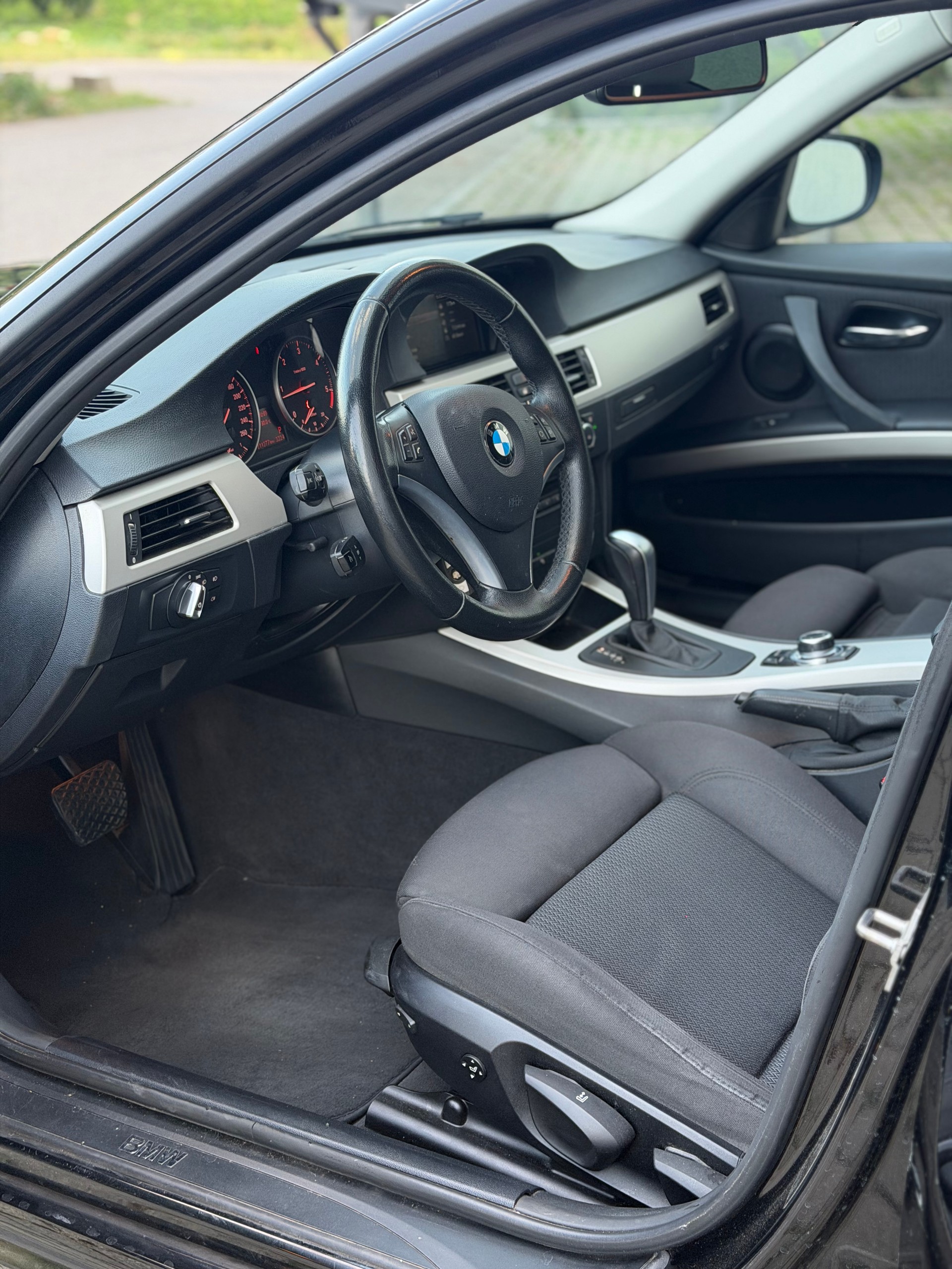 BMW 320d Touring Steptronic-image-7