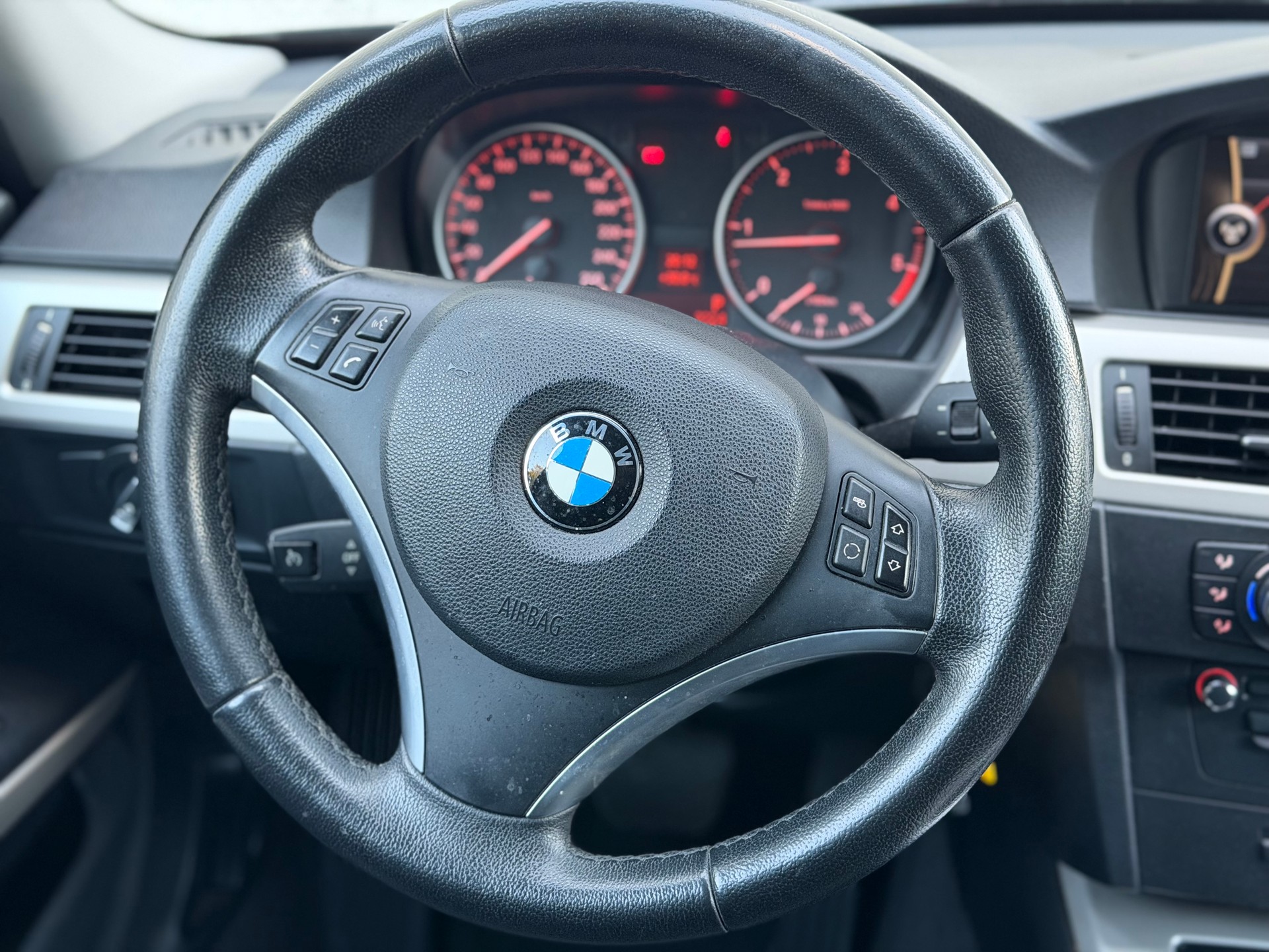 BMW 320d Touring Steptronic-image-15