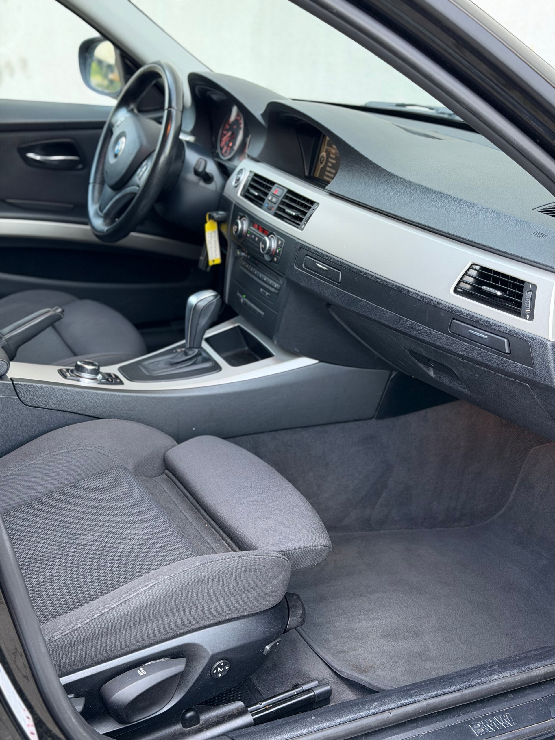 BMW 320d Touring Steptronic-image-10