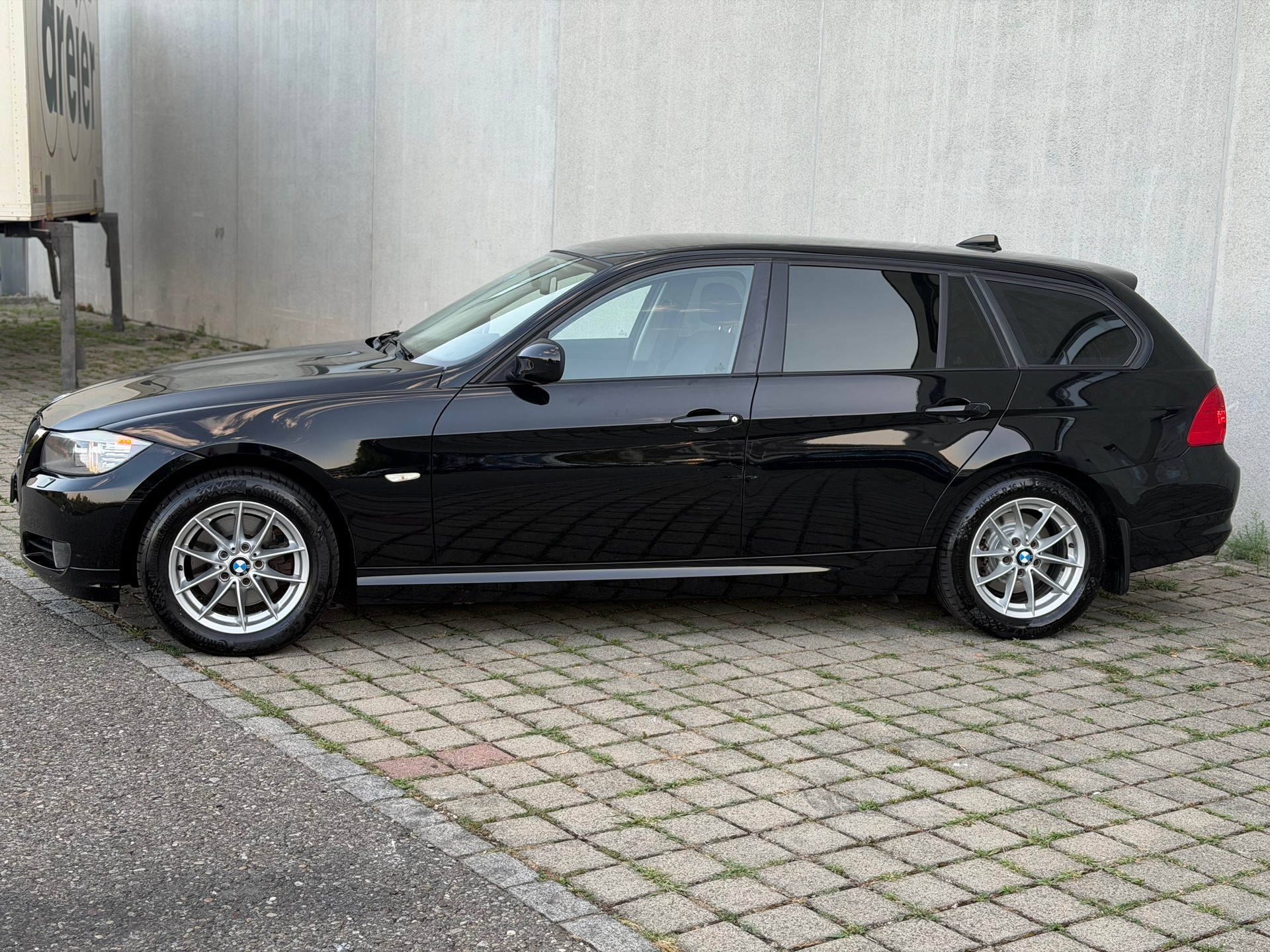 BMW 320d Touring Steptronic-image-2