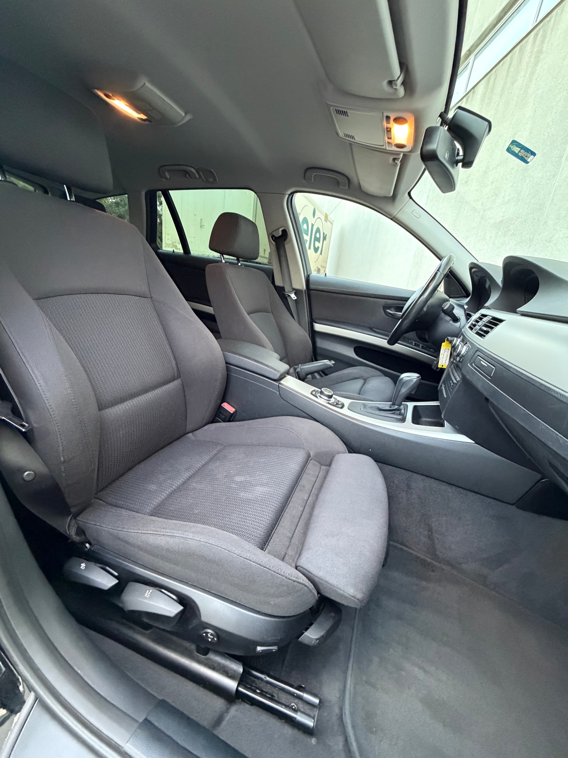 BMW 320d Touring Steptronic-image-11