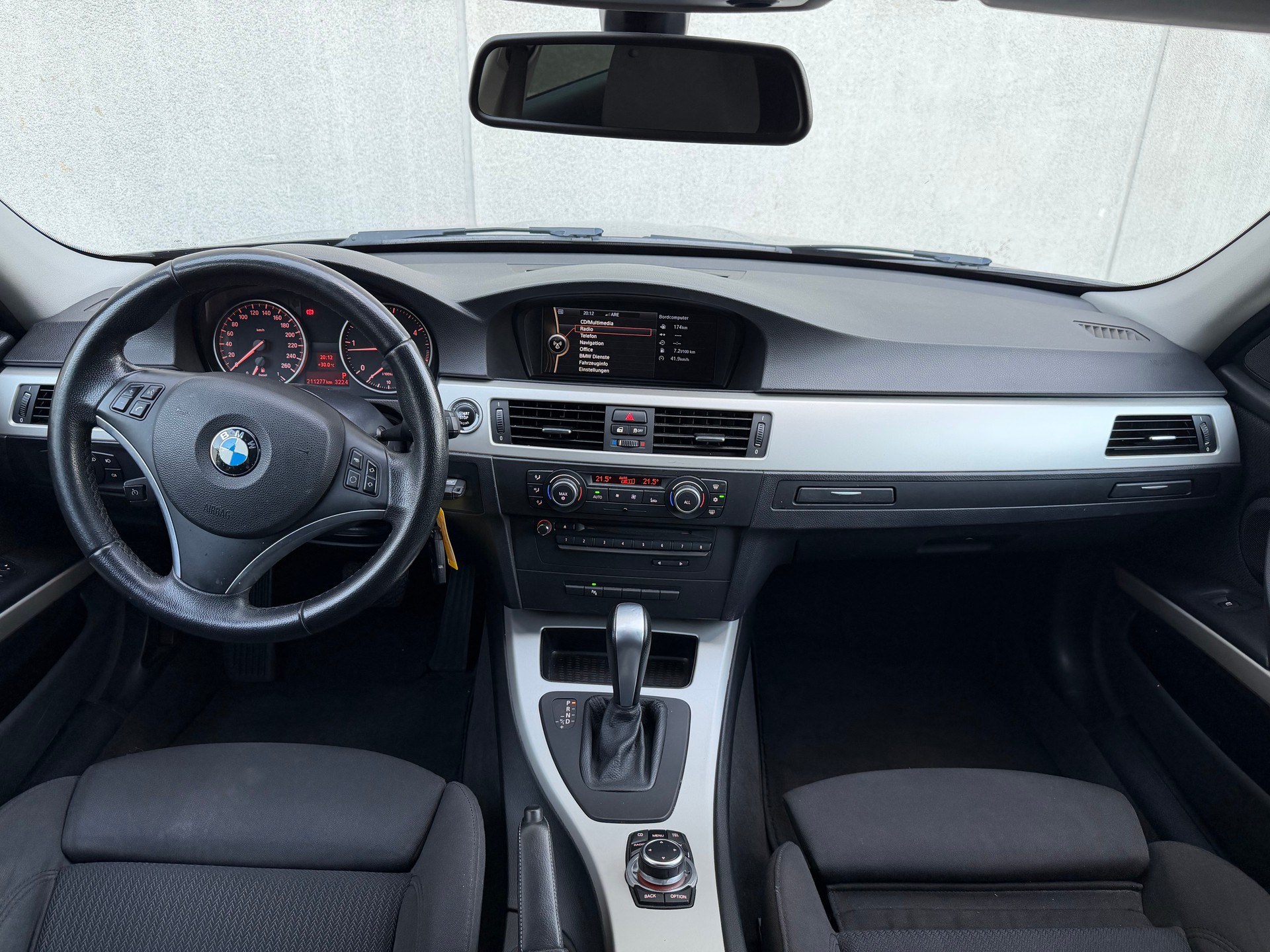 BMW 320d Touring Steptronic-image-12