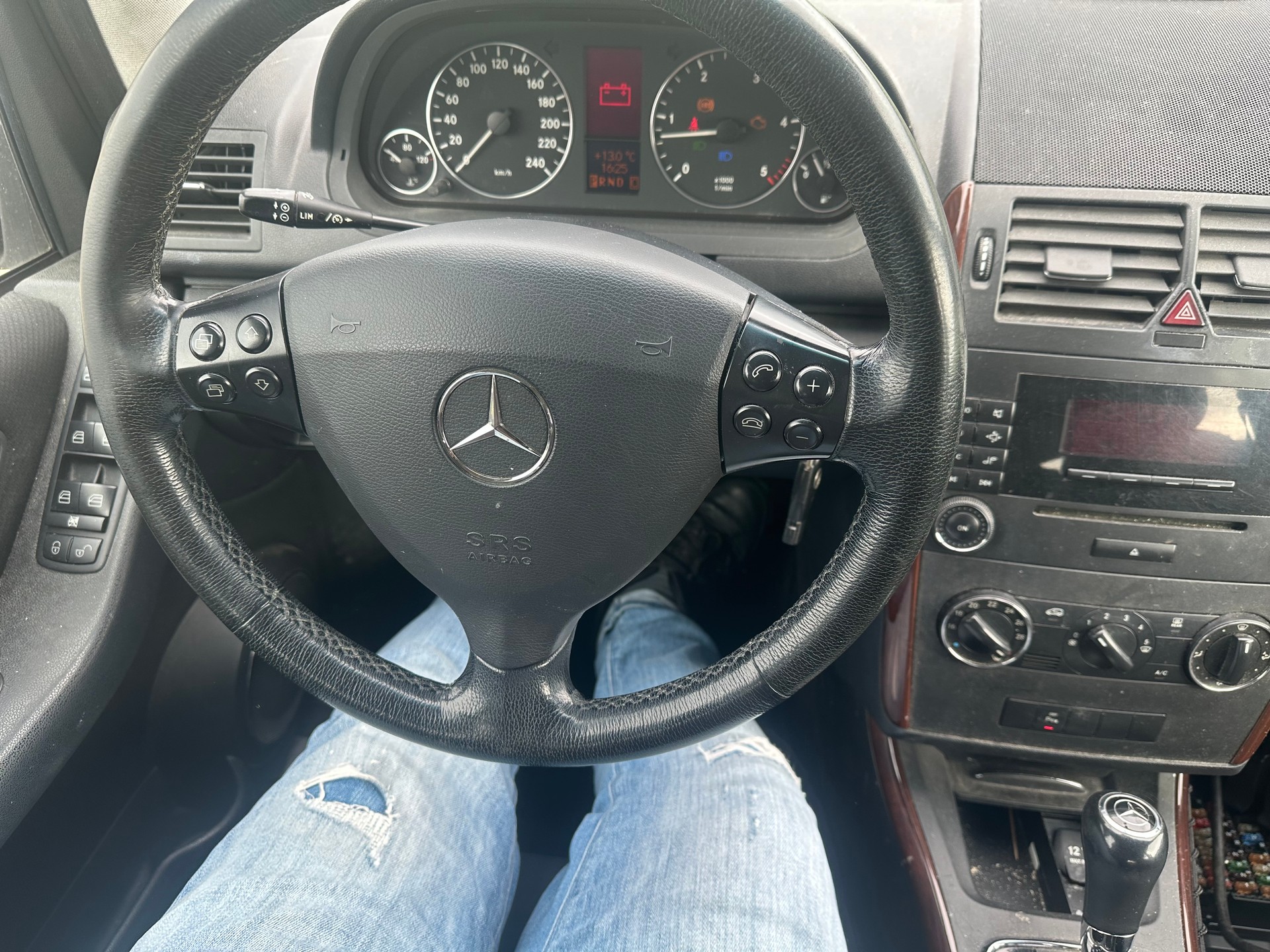 MERCEDES-BENZ A 180 CDI Avantgarde Edition A-image-14