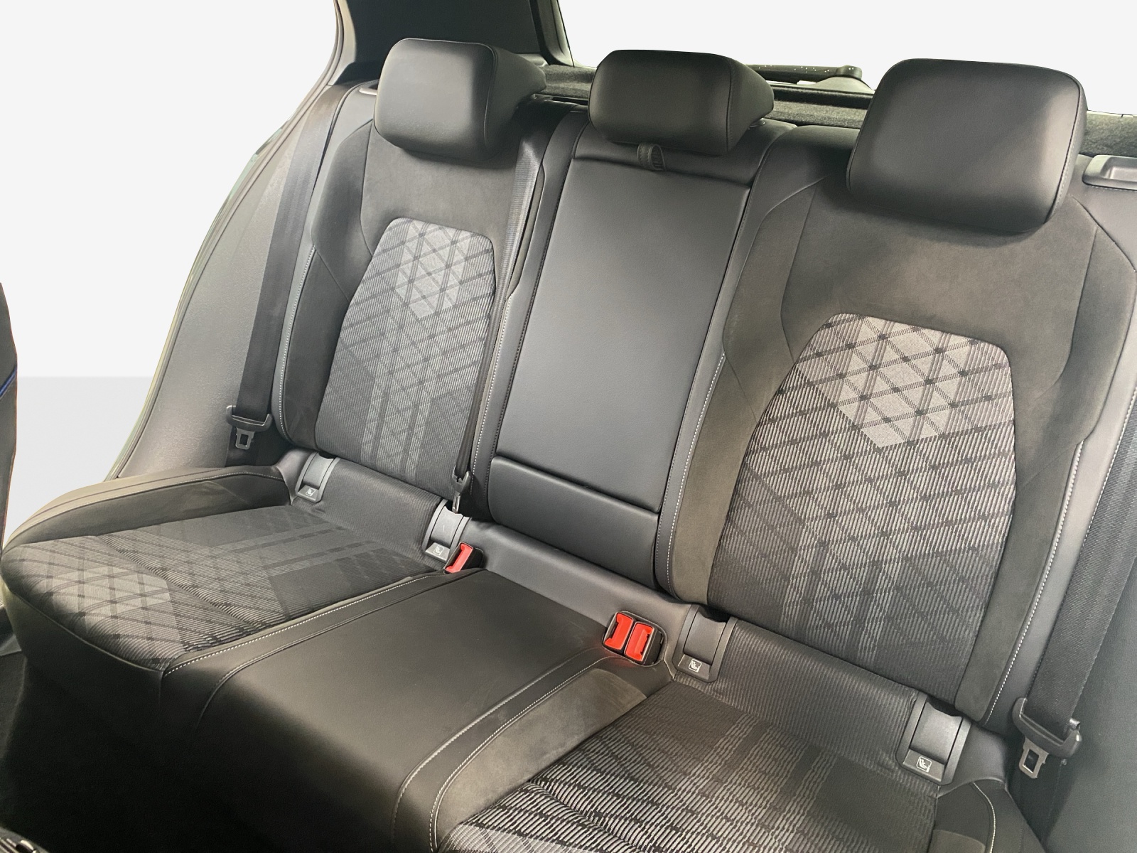 VW Golf 1.5 e TSI mHEV R-Line DSG-image-11