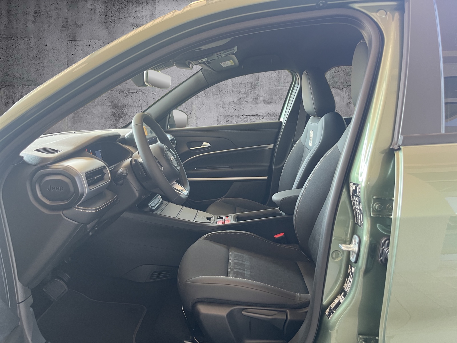 JEEP Avenger 1.2 MHEV 85th Anniversary 4xe-image-8