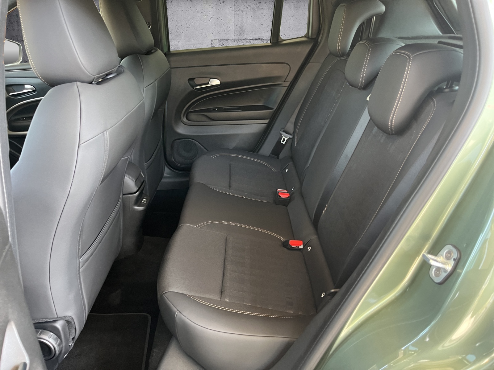 JEEP Avenger 1.2 MHEV 85th Anniversary 4xe-image-14