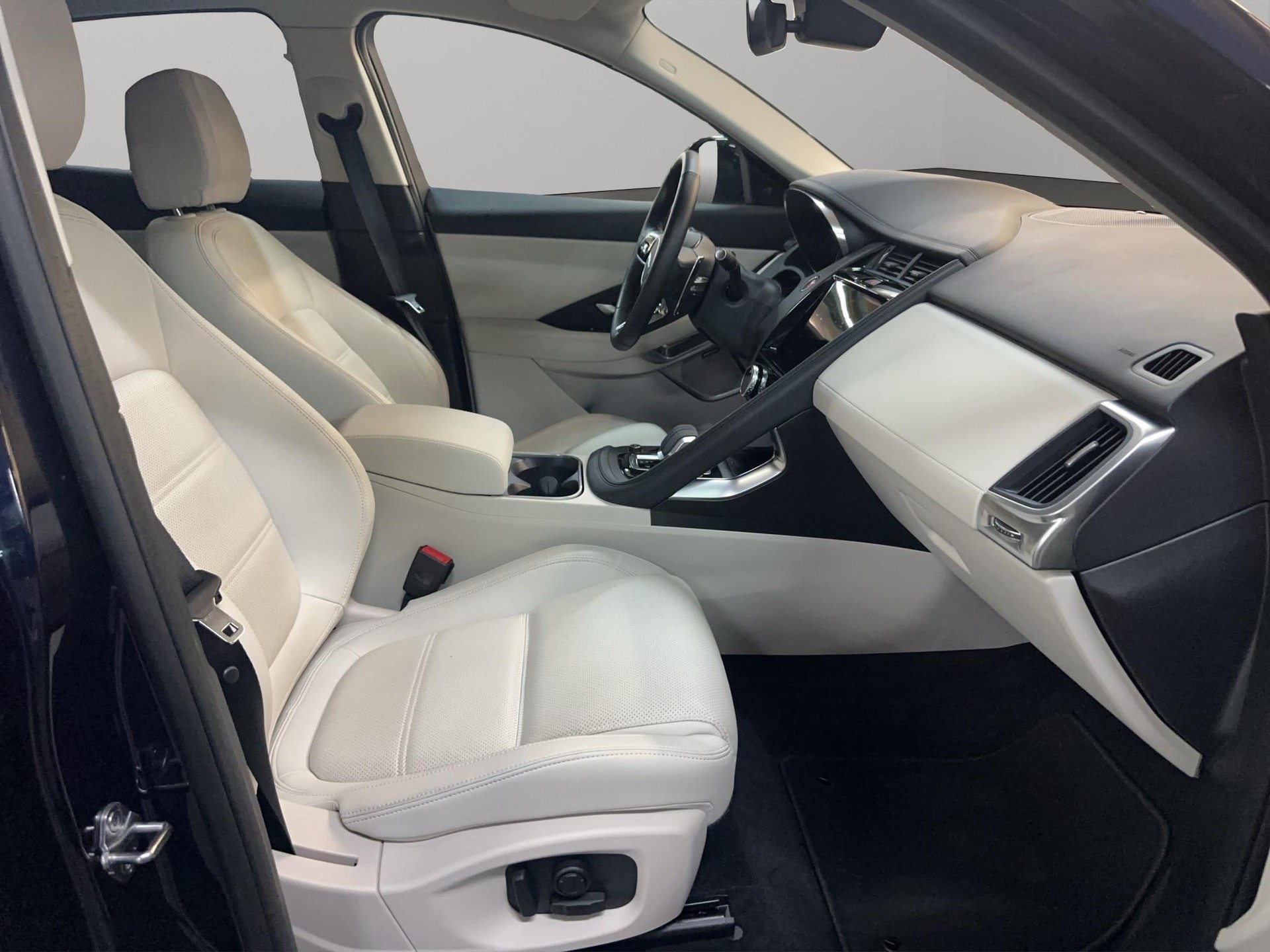 JAGUAR E-Pace 2.0 D I4 165 SE AWD-image-8