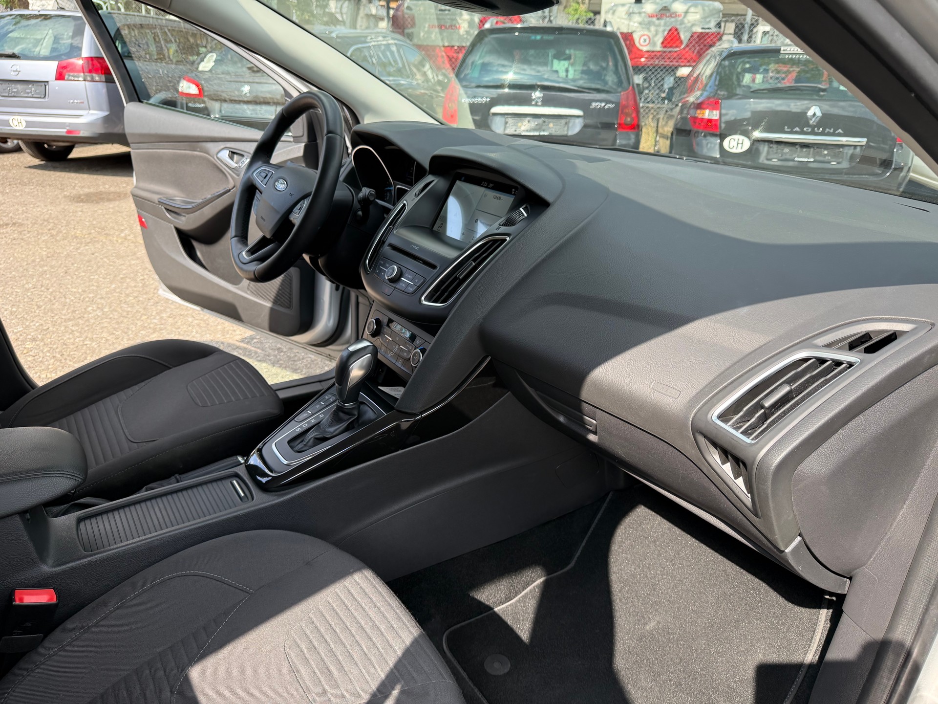 FORD Focus 1.0 SCTi Titanium Automatic-image-4
