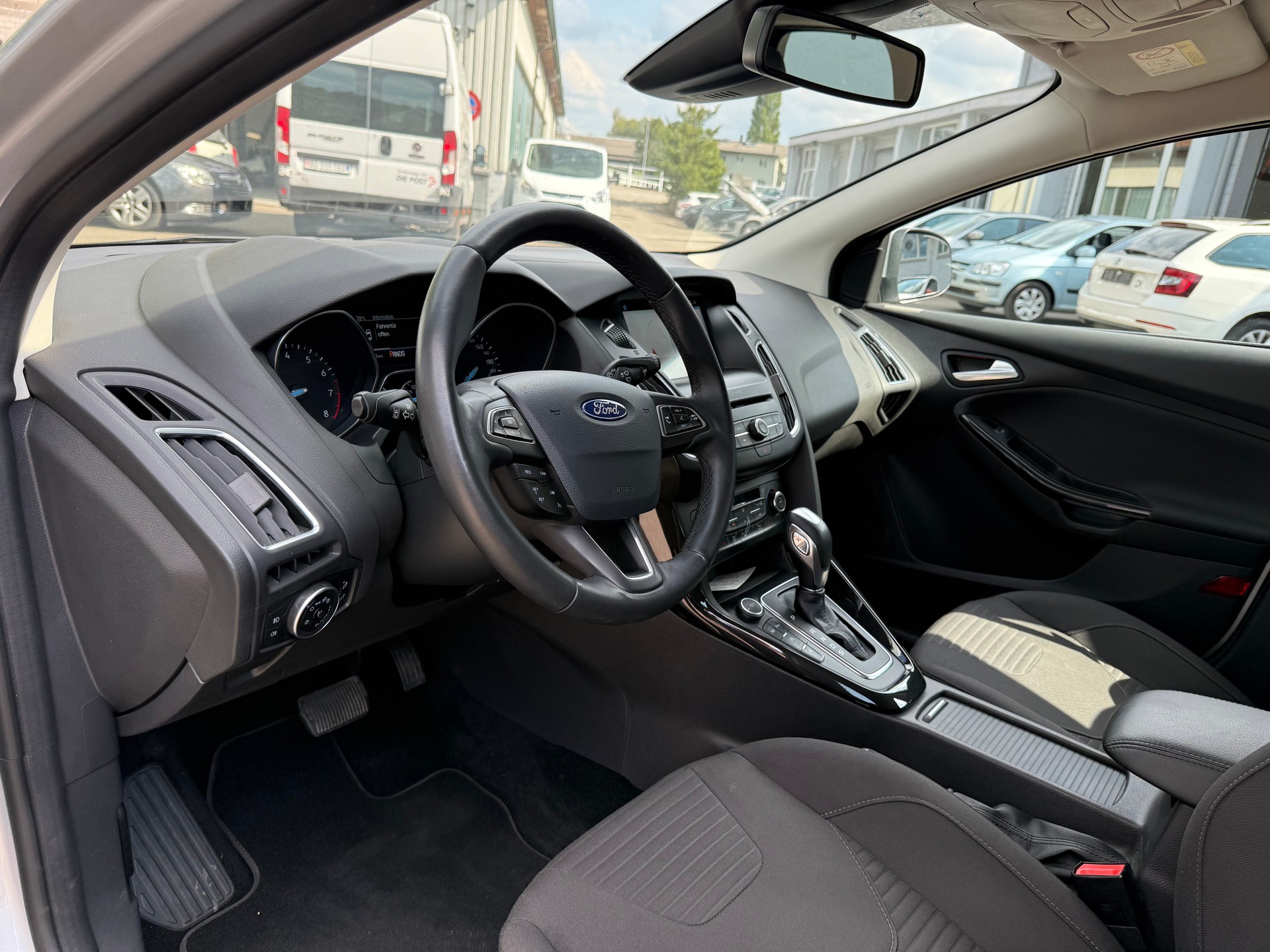 FORD Focus 1.0 SCTi Titanium Automatic-image-6