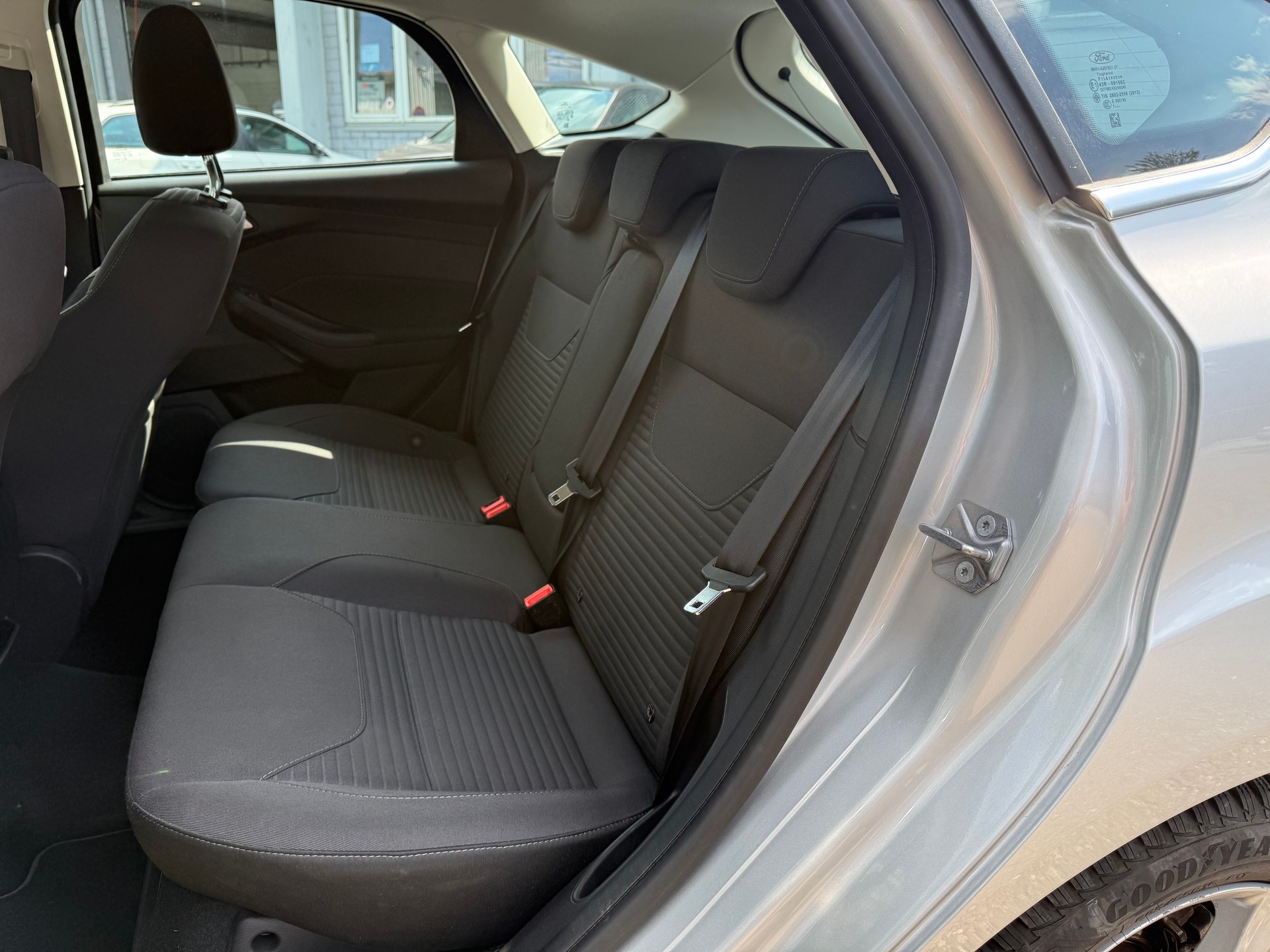 FORD Focus 1.0 SCTi Titanium Automatic-image-8