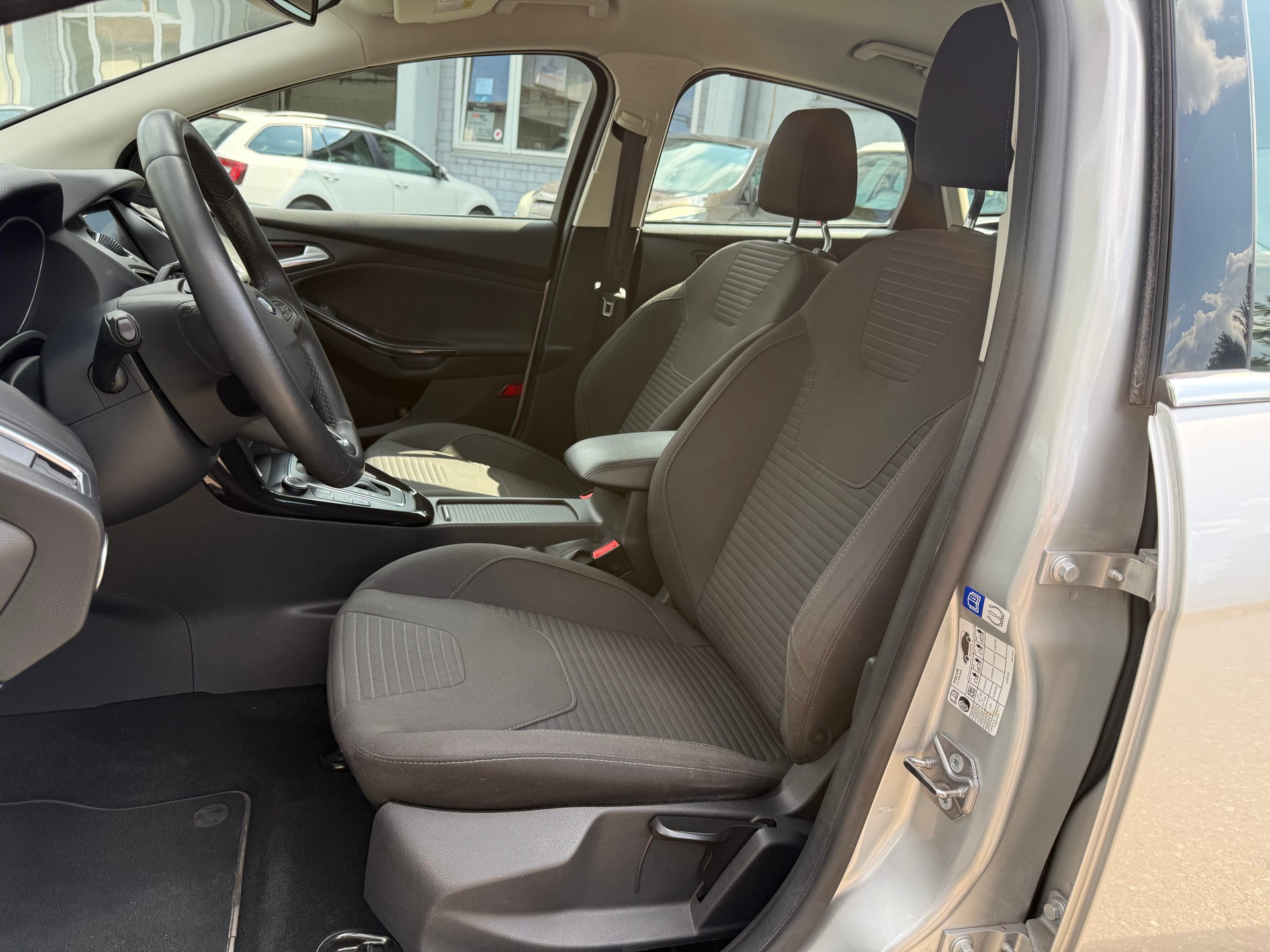 FORD Focus 1.0 SCTi Titanium Automatic-image-7