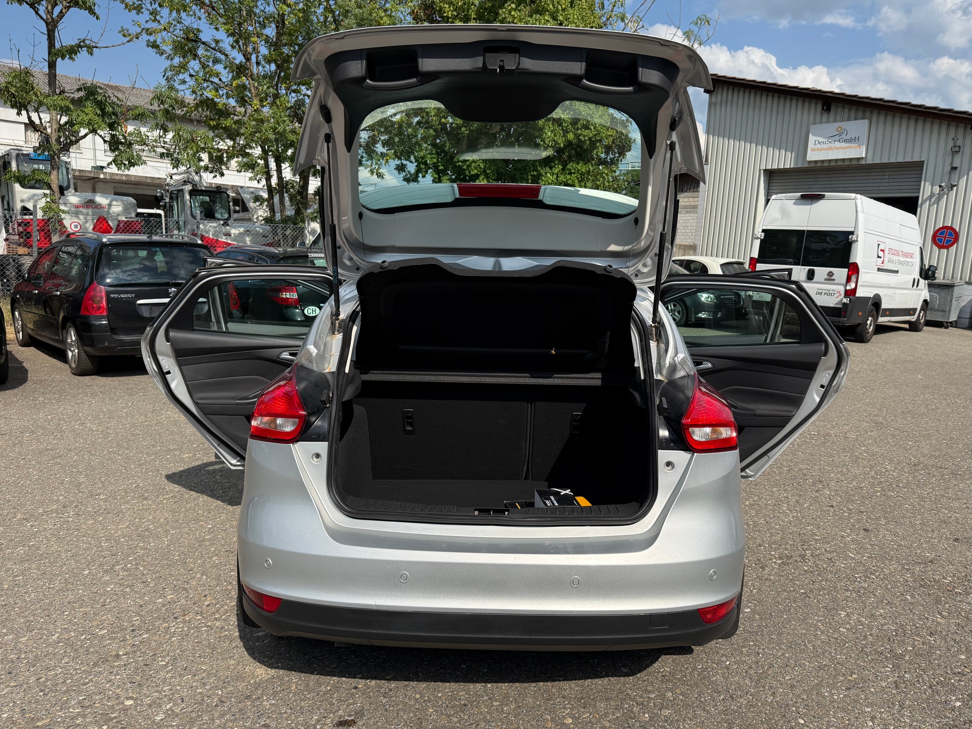 FORD Focus 1.0 SCTi Titanium Automatic-image-9