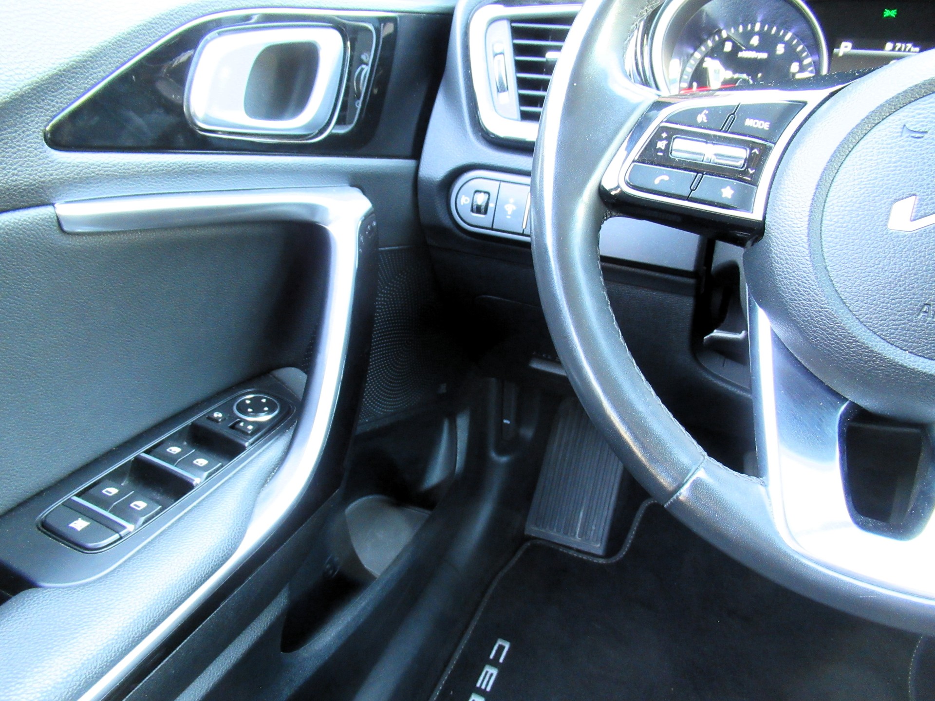 KIA Ceed 1.5 T-GDi MHEV Power DCT-image-8