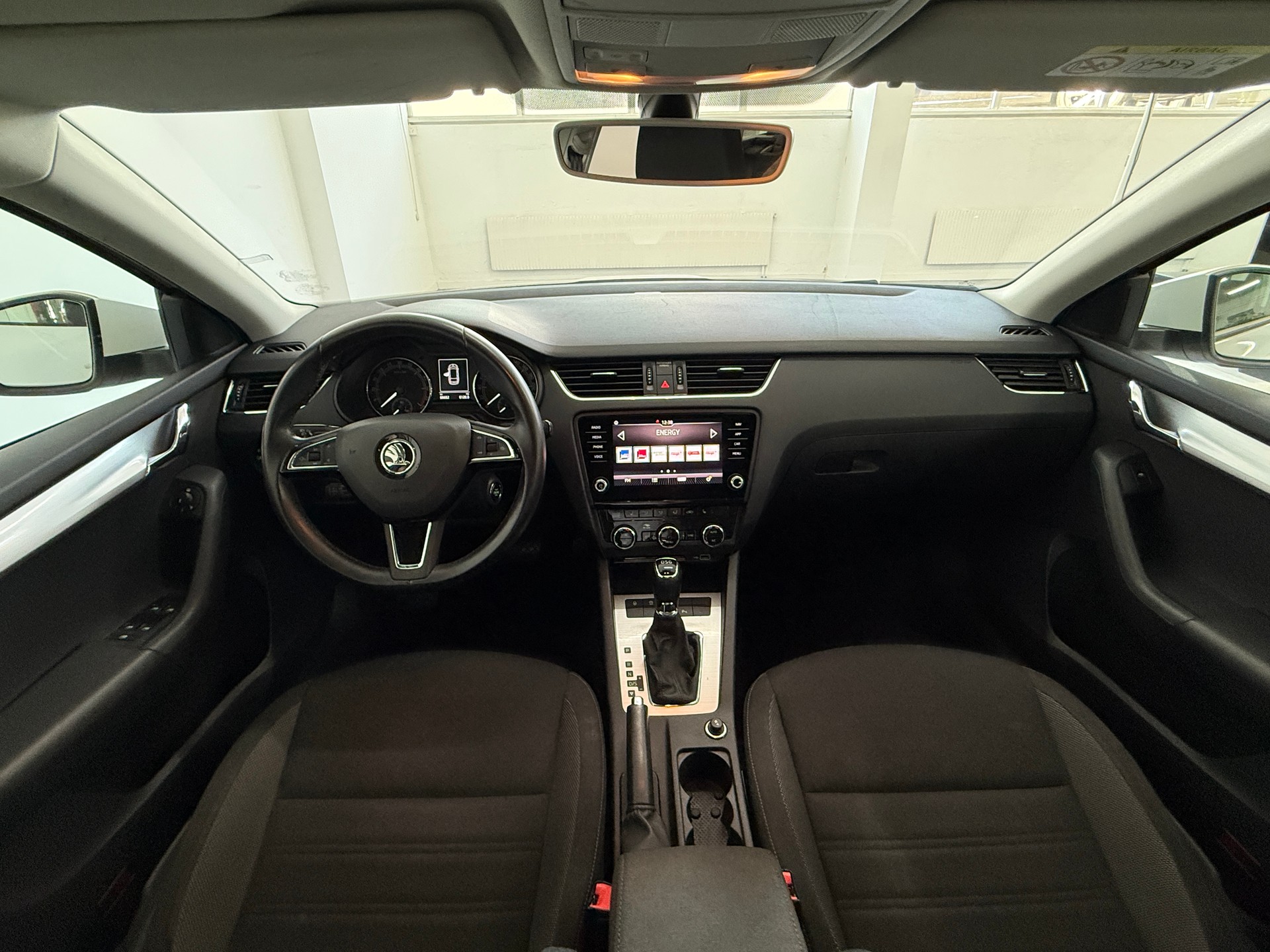 SKODA Octavia Combi 2.0 TDI Ambition DSG-image-8