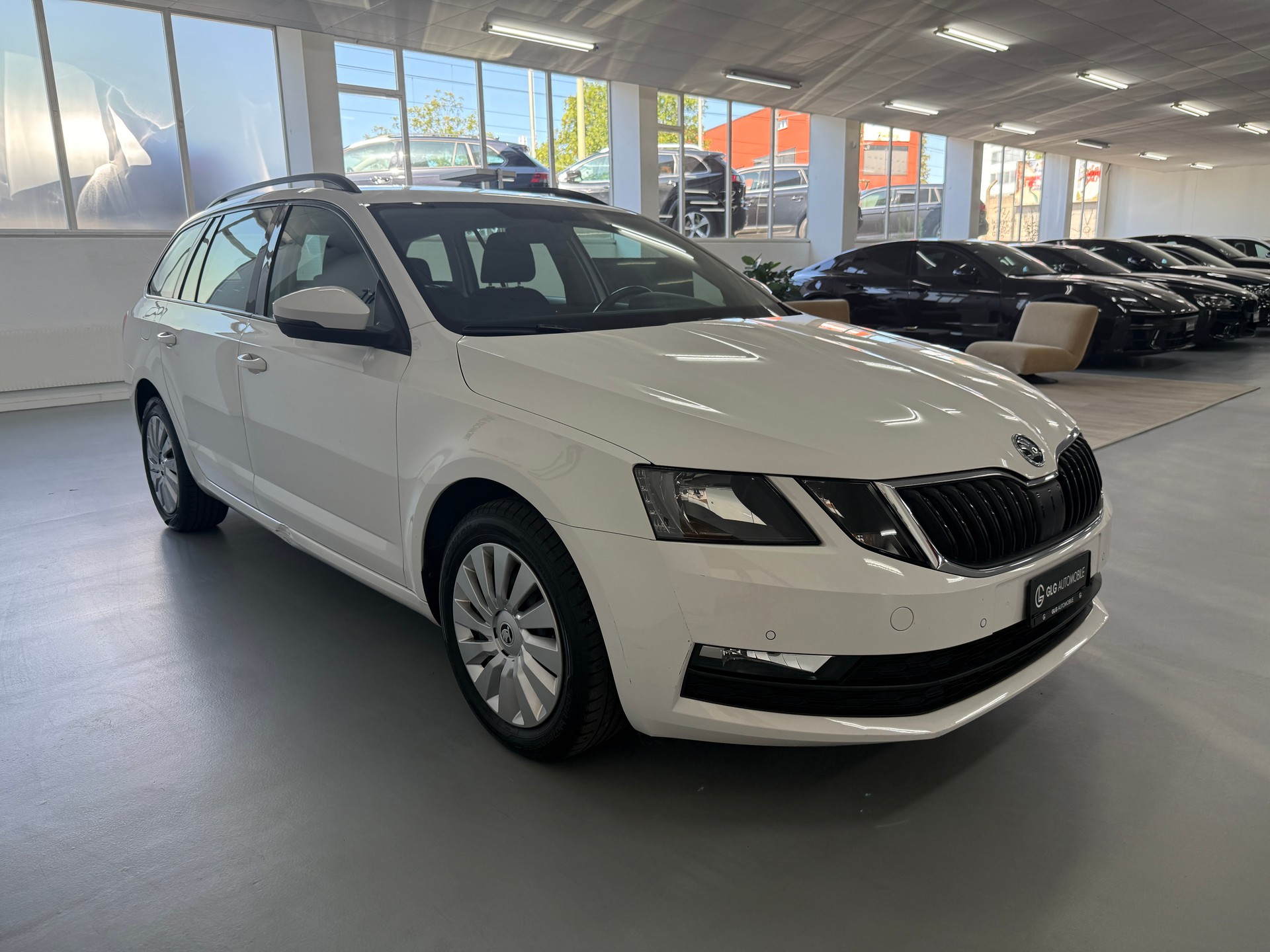 SKODA Octavia Combi 2.0 TDI Ambition DSG-image-2