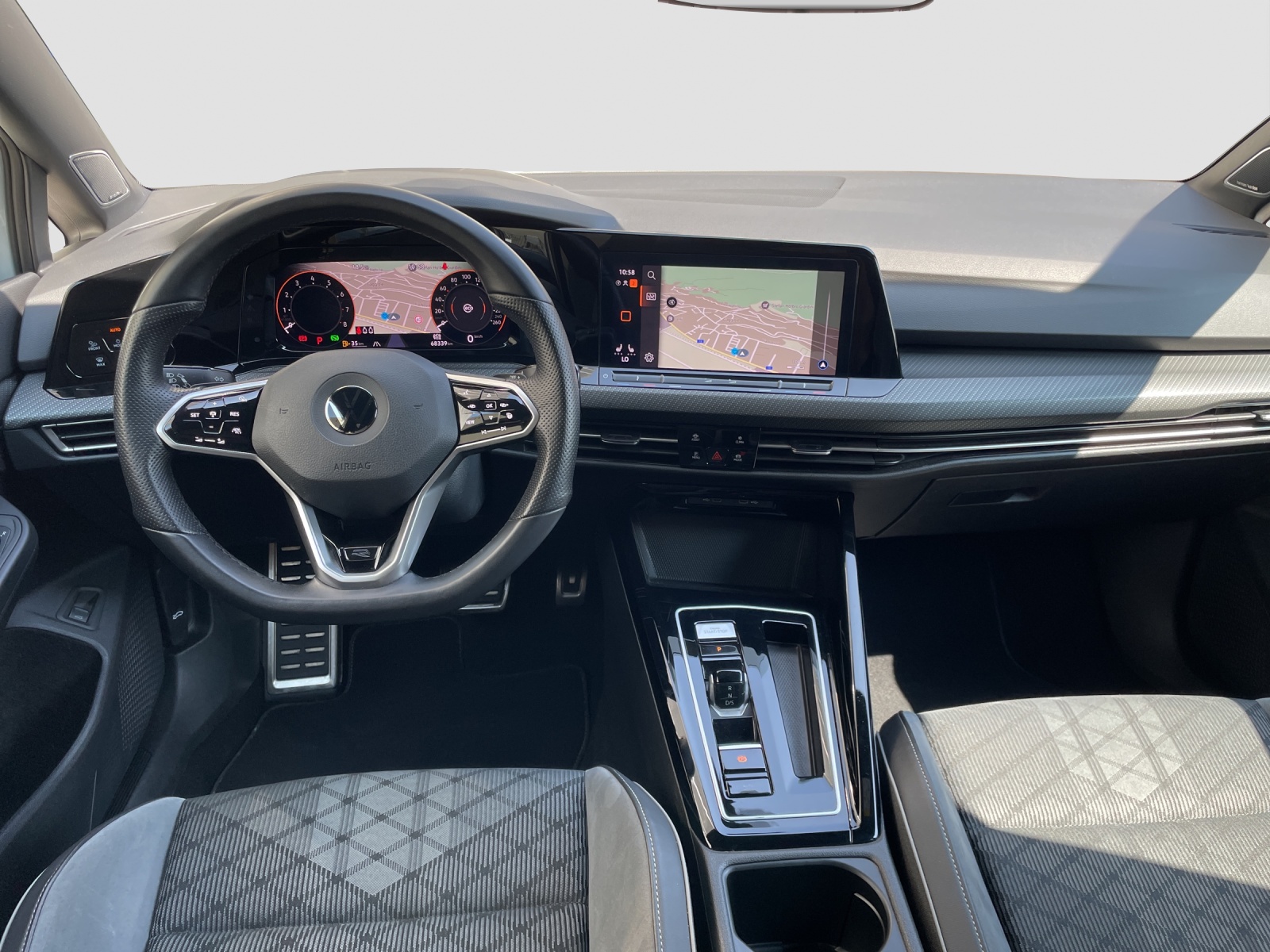 VW Golf 1.5 eTSI mHEV ACT R-Line DSG-image-8