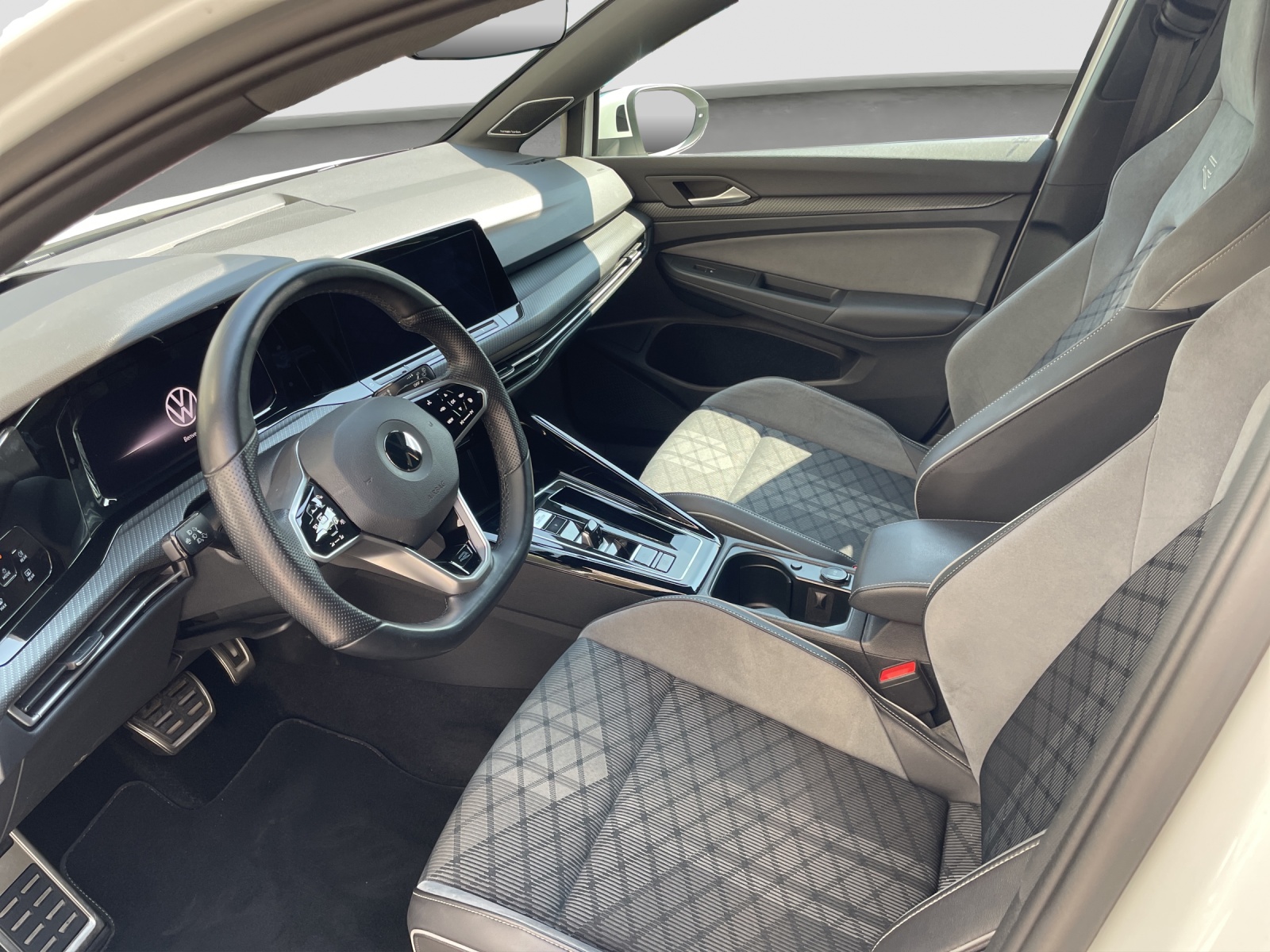 VW Golf 1.5 eTSI mHEV ACT R-Line DSG-image-7
