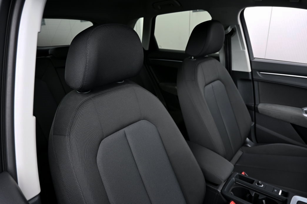 AUDI Q3 2.0 TDI 40 advanced quattro S-tronic-image-5