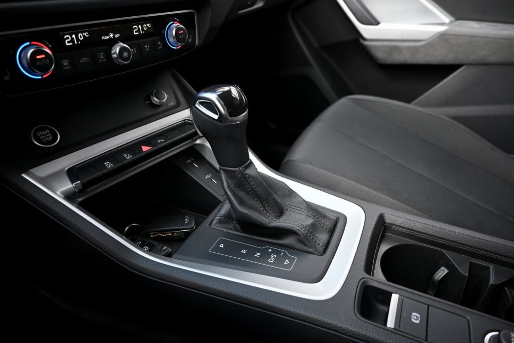 AUDI Q3 2.0 TDI 40 advanced quattro S-tronic-image-9