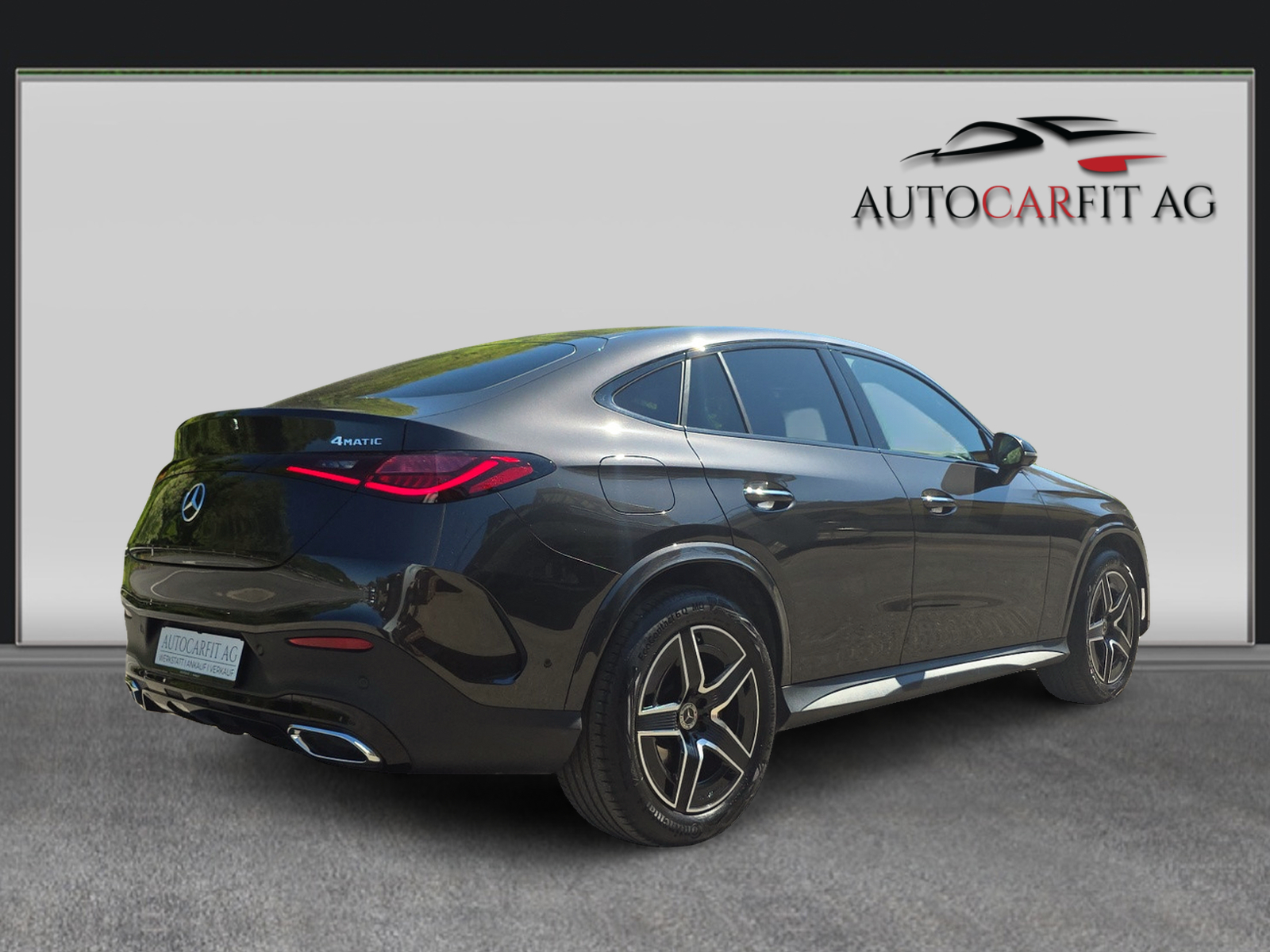 MERCEDES-BENZ GLC 300 4Matic AMG Line 9G-Tronic-image-6