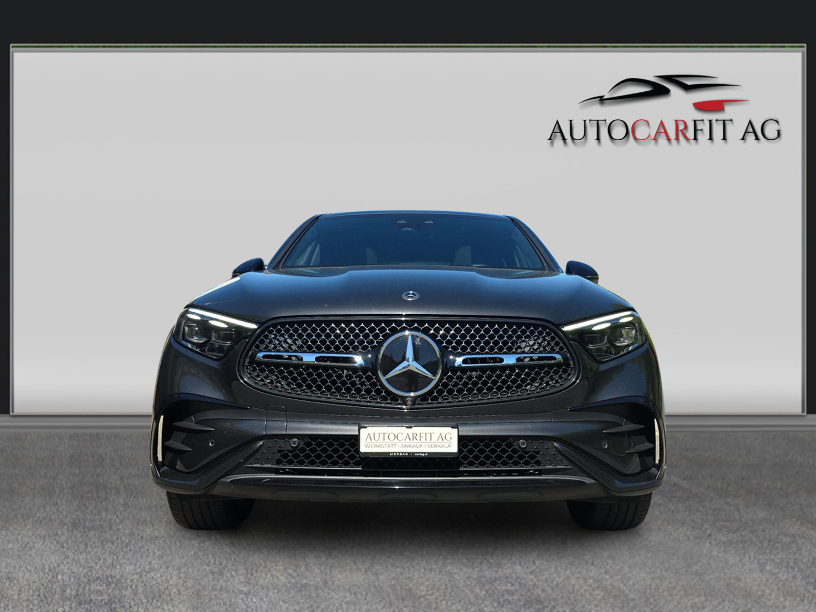 MERCEDES-BENZ GLC 300 4Matic AMG Line 9G-Tronic-image-2