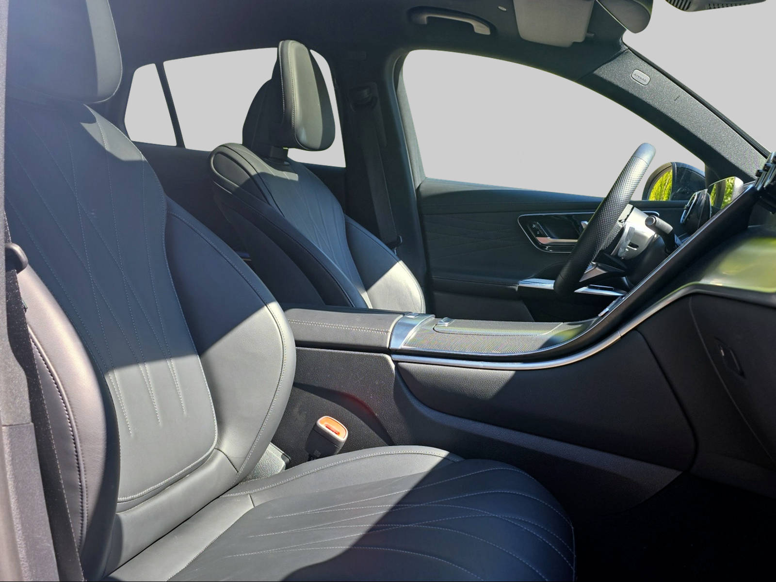 MERCEDES-BENZ GLC 300 4Matic AMG Line 9G-Tronic-image-16