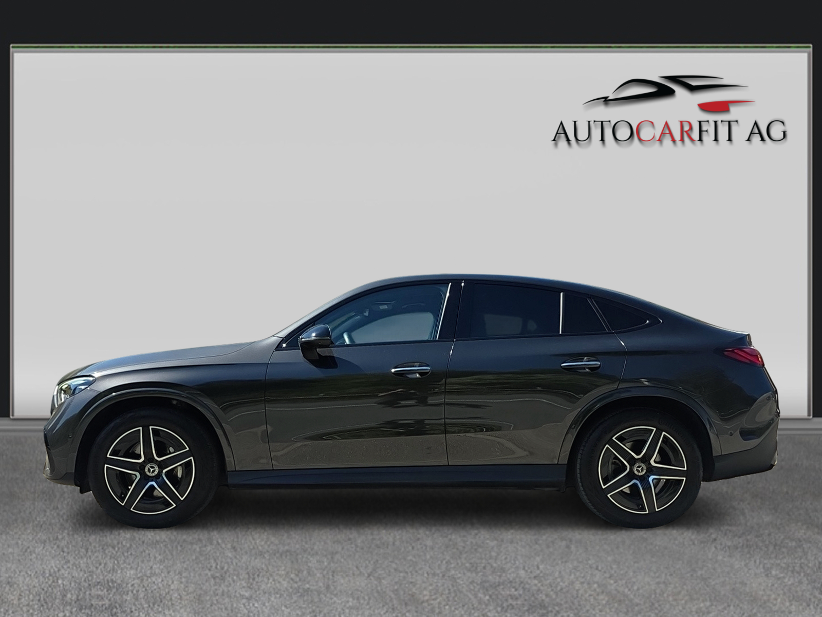 MERCEDES-BENZ GLC 300 4Matic AMG Line 9G-Tronic-image-3