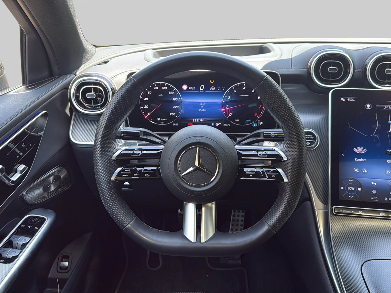 MERCEDES-BENZ GLC 300 4Matic AMG Line 9G-Tronic-image-10