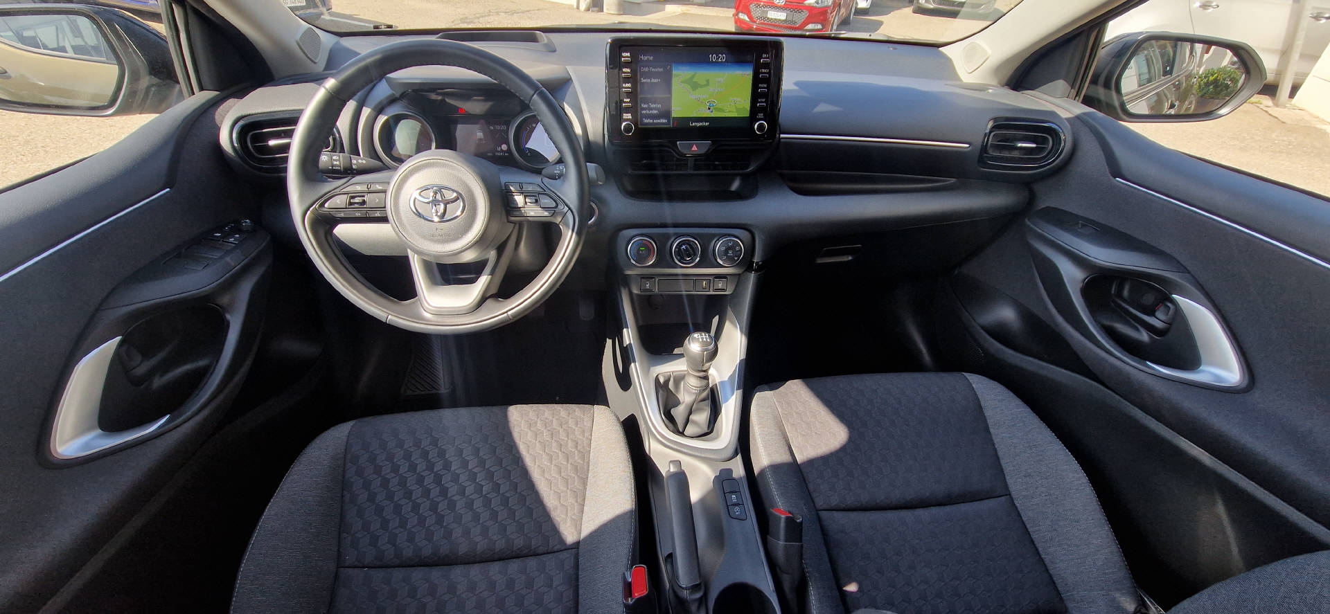 TOYOTA Yaris 1.5 VVT-iE Trend + Sport-image-5