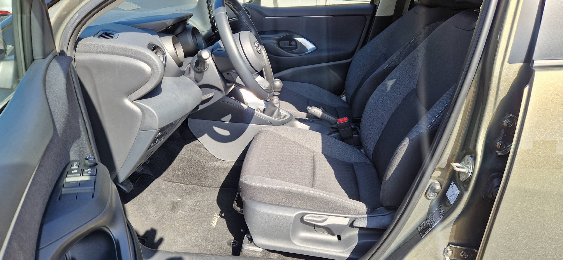 TOYOTA Yaris 1.5 VVT-iE Trend + Sport-image-4