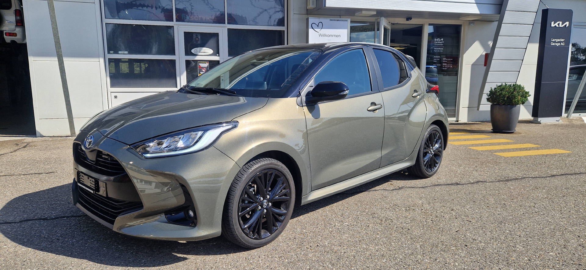 TOYOTA Yaris 1.5 VVT-iE Trend + Sport-image-1
