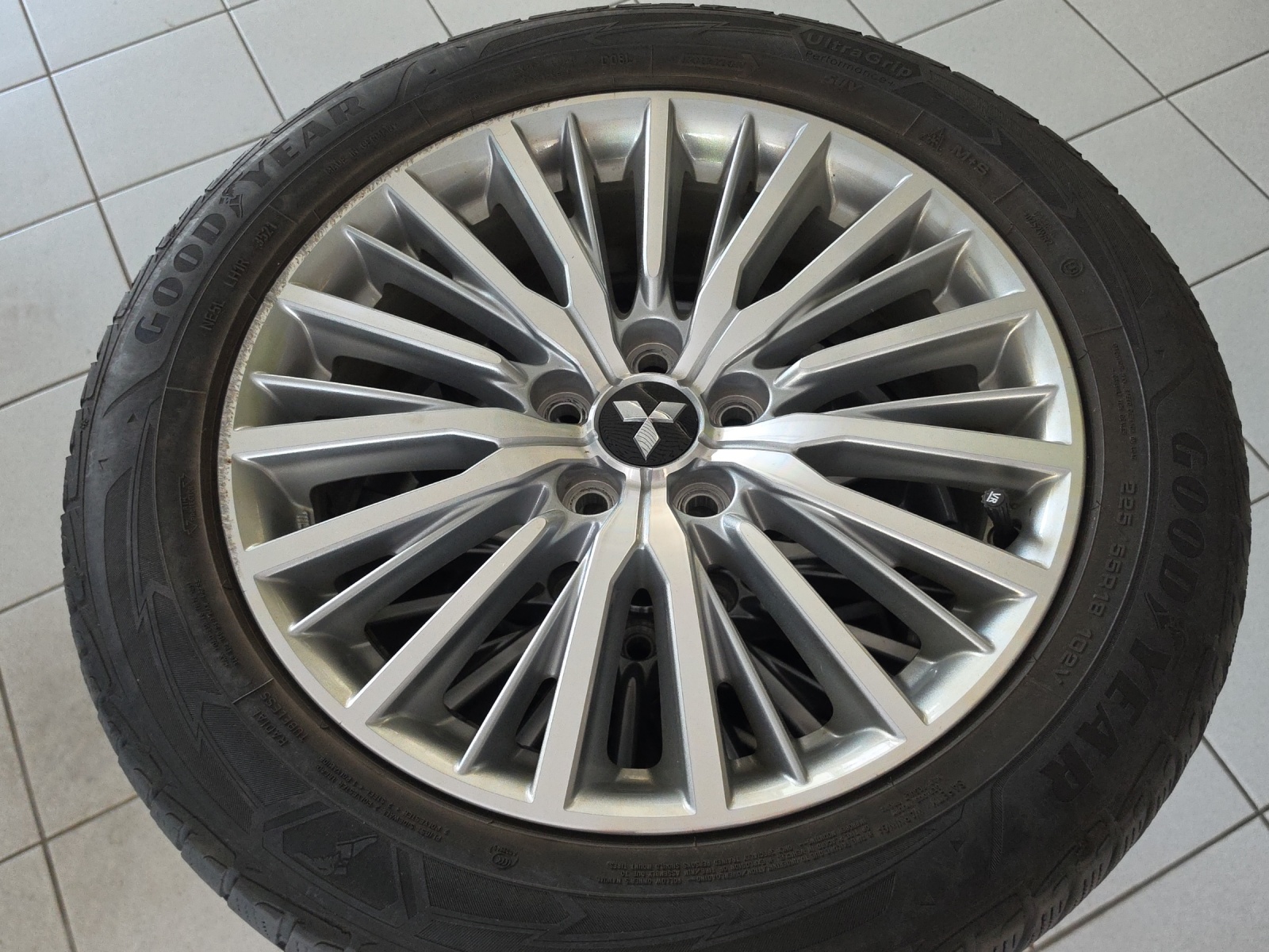 MITSUBISHI Outlander 2.4 PHEV Diamond 4WD Automatic-image-17