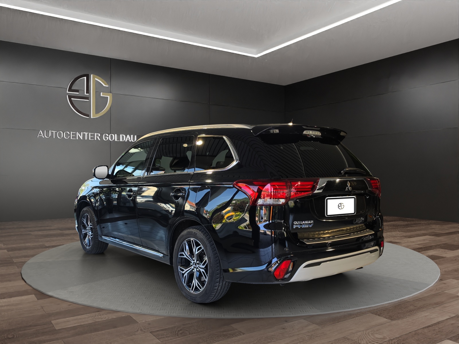MITSUBISHI Outlander 2.4 PHEV Diamond 4WD Automatic-image-1