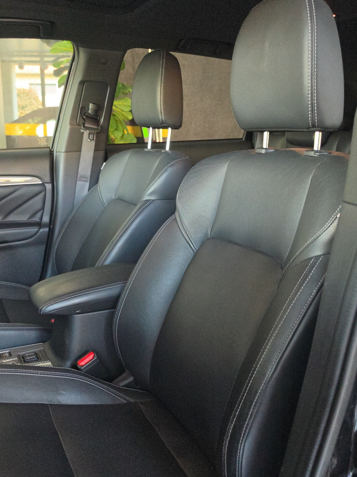MITSUBISHI Outlander 2.4 PHEV Diamond 4WD Automatic-image-8