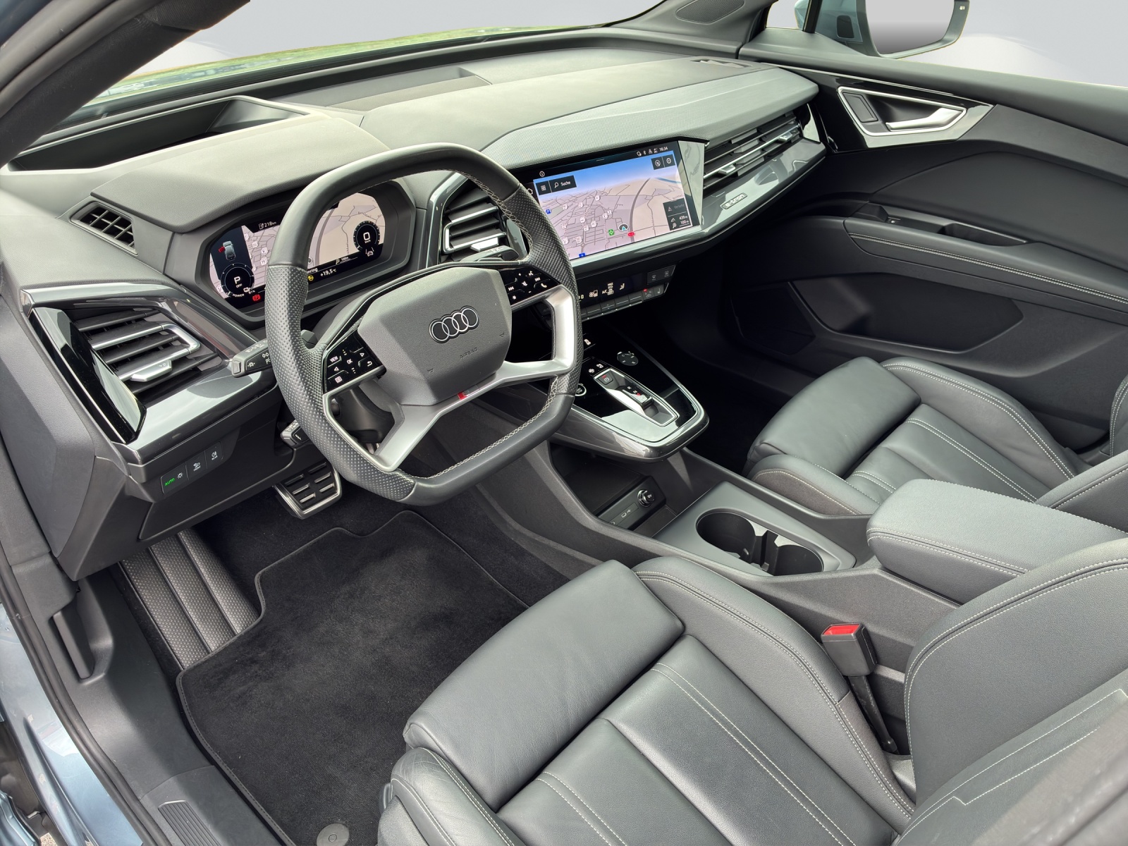 AUDI Q4 e-tron 45 quattro-image-4