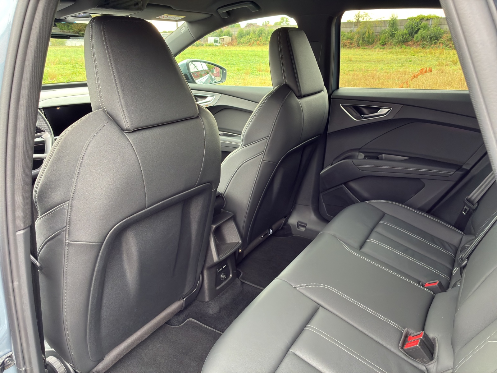 AUDI Q4 e-tron 45 quattro-image-17