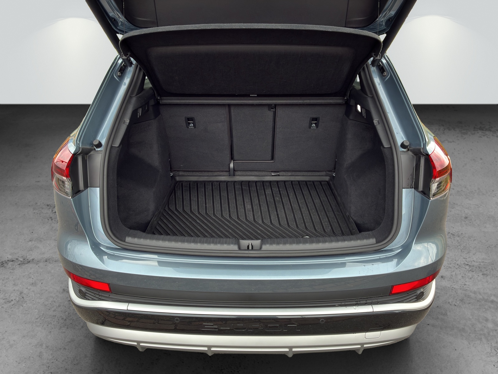 AUDI Q4 e-tron 45 quattro-image-9