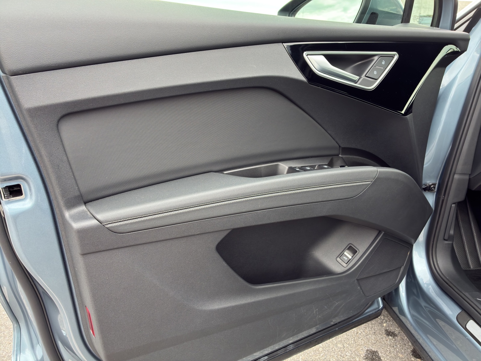 AUDI Q4 e-tron 45 quattro-image-16
