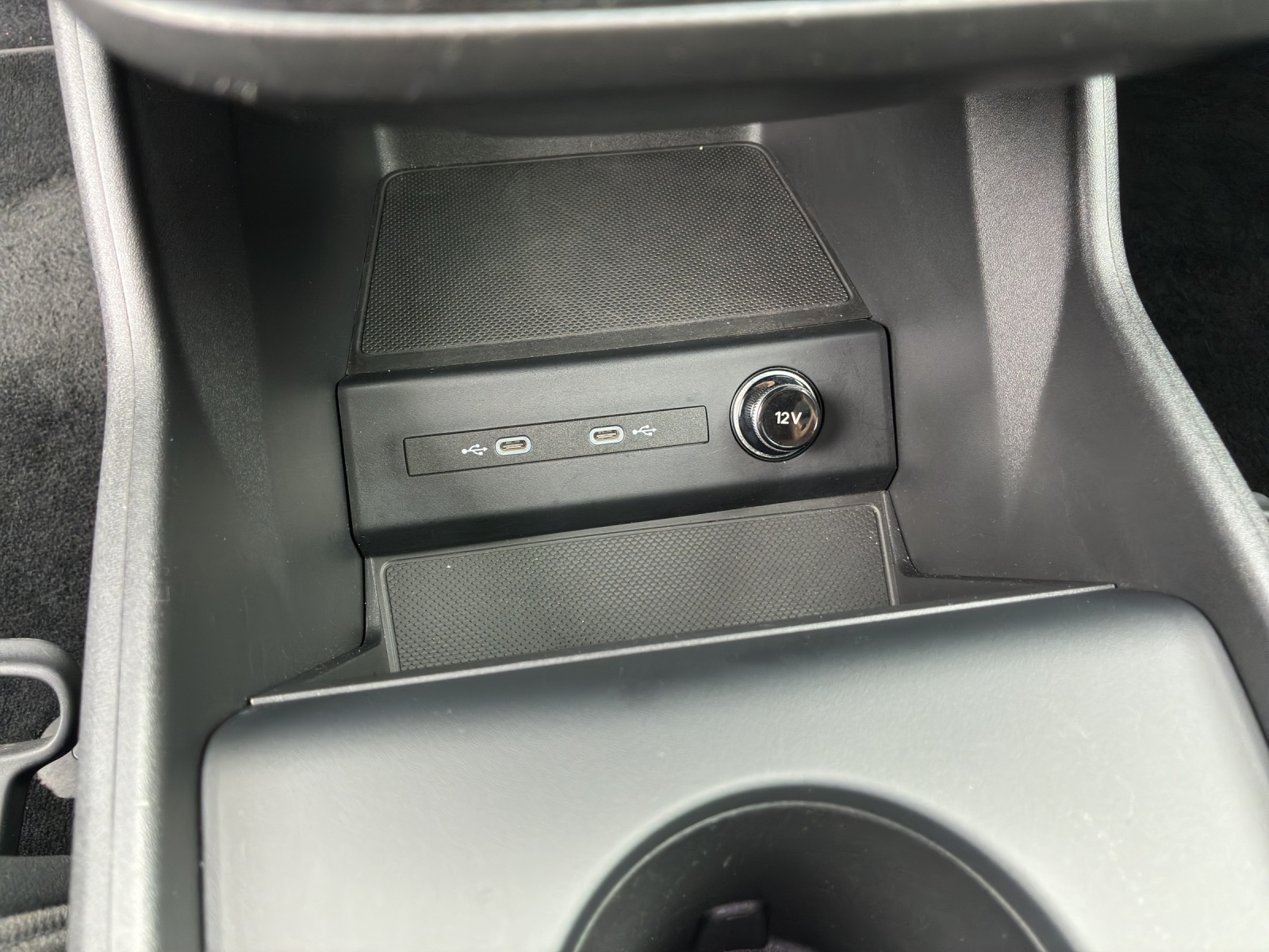 AUDI Q4 e-tron 45 quattro-image-15