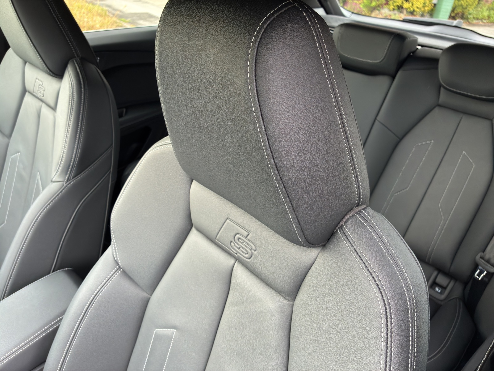 AUDI Q4 e-tron 45 quattro-image-12