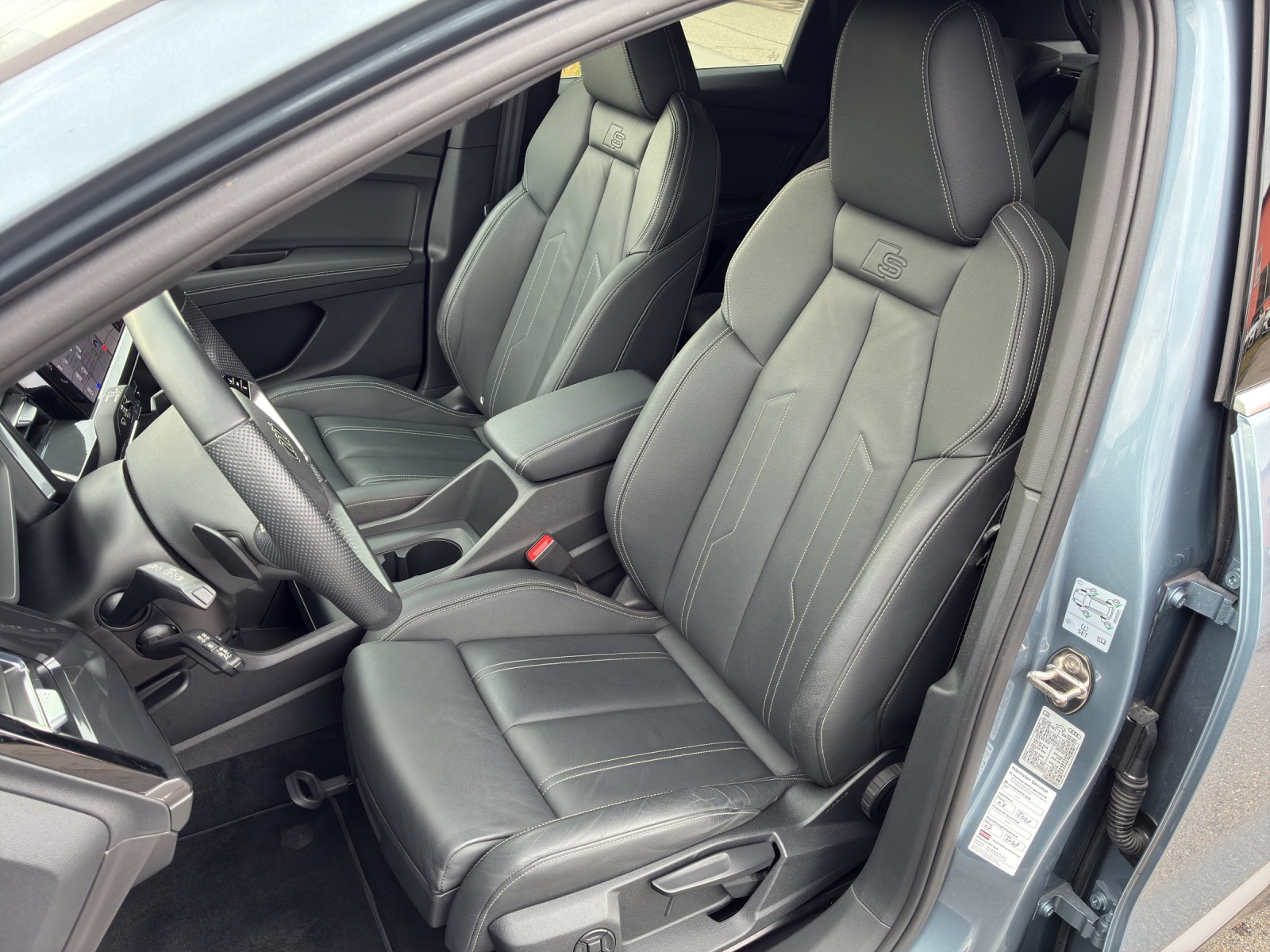 AUDI Q4 e-tron 45 quattro-image-11