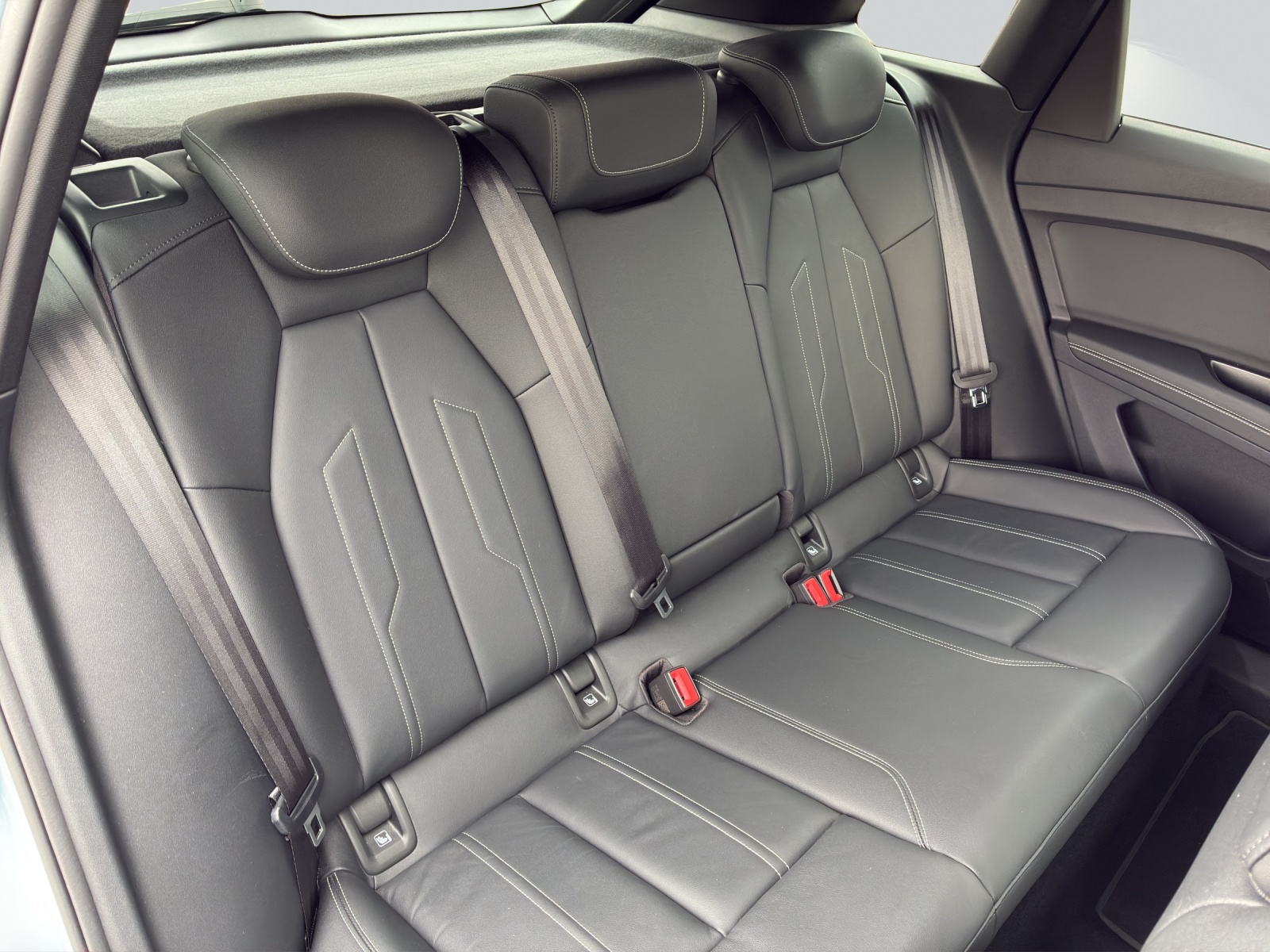 AUDI Q4 e-tron 45 quattro-image-8