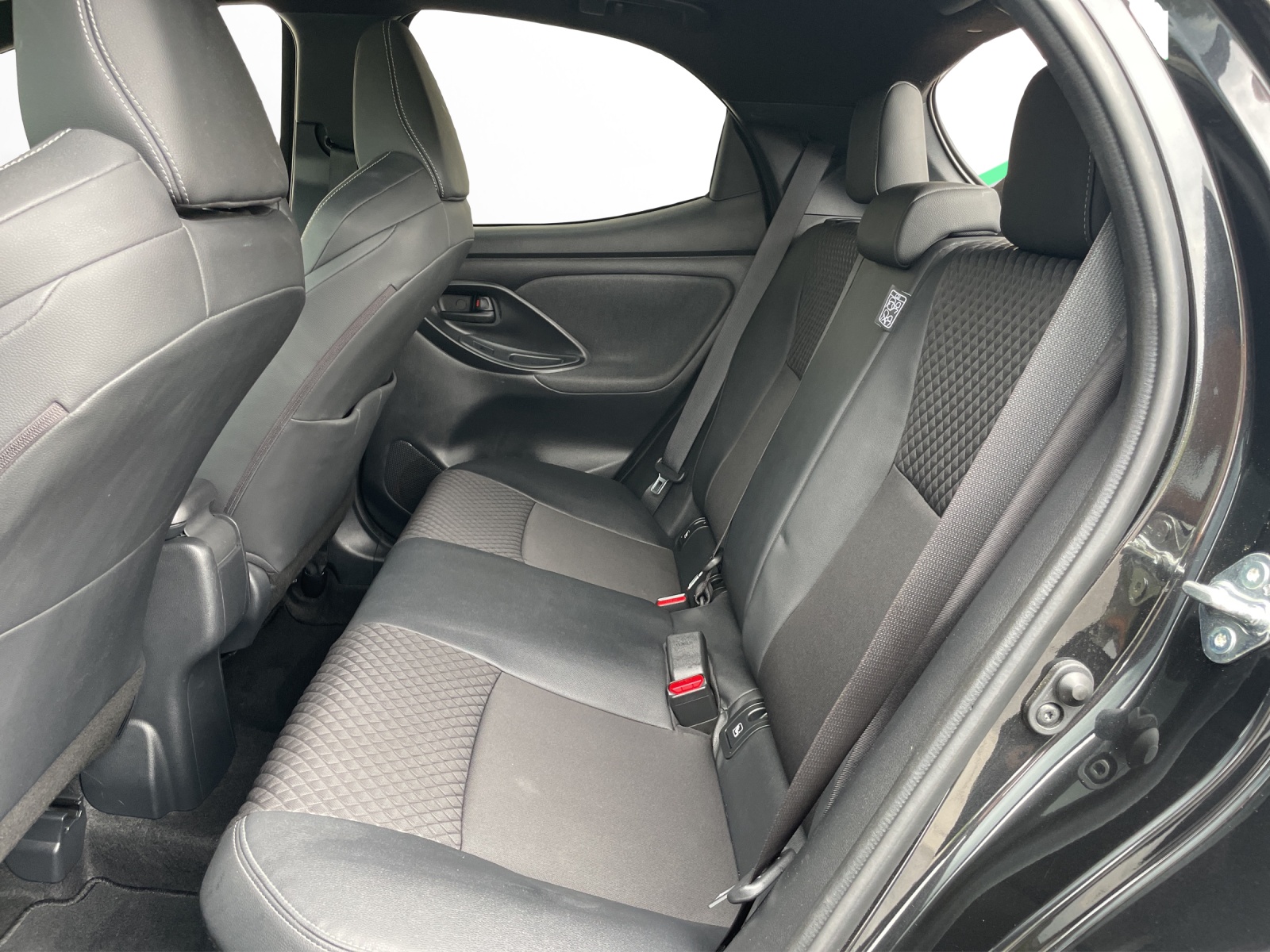 TOYOTA Yaris 1.5 Pop e-CVT-image-13