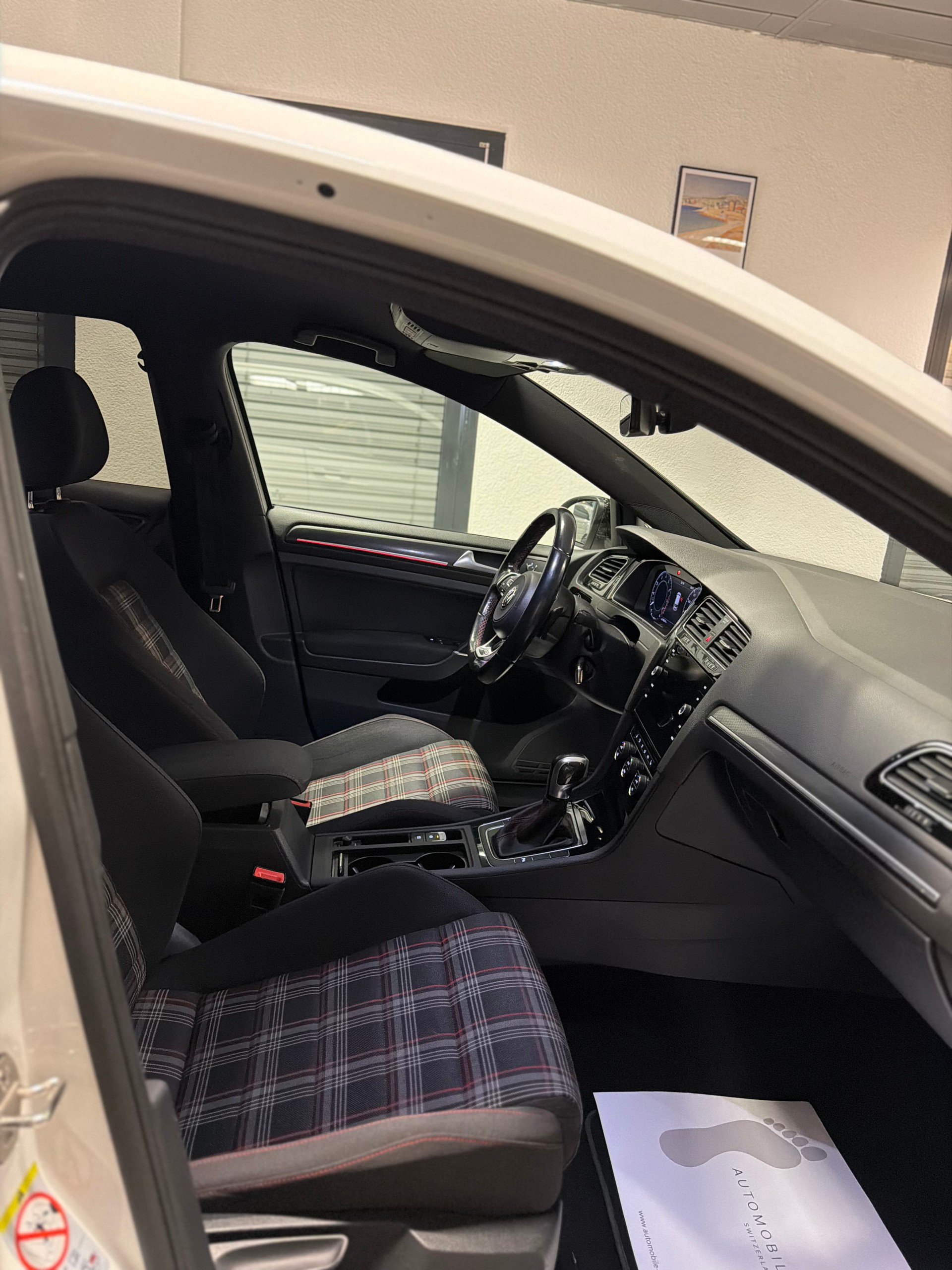 VW Golf 2.0 TSI GTI Performance DSG-image-10