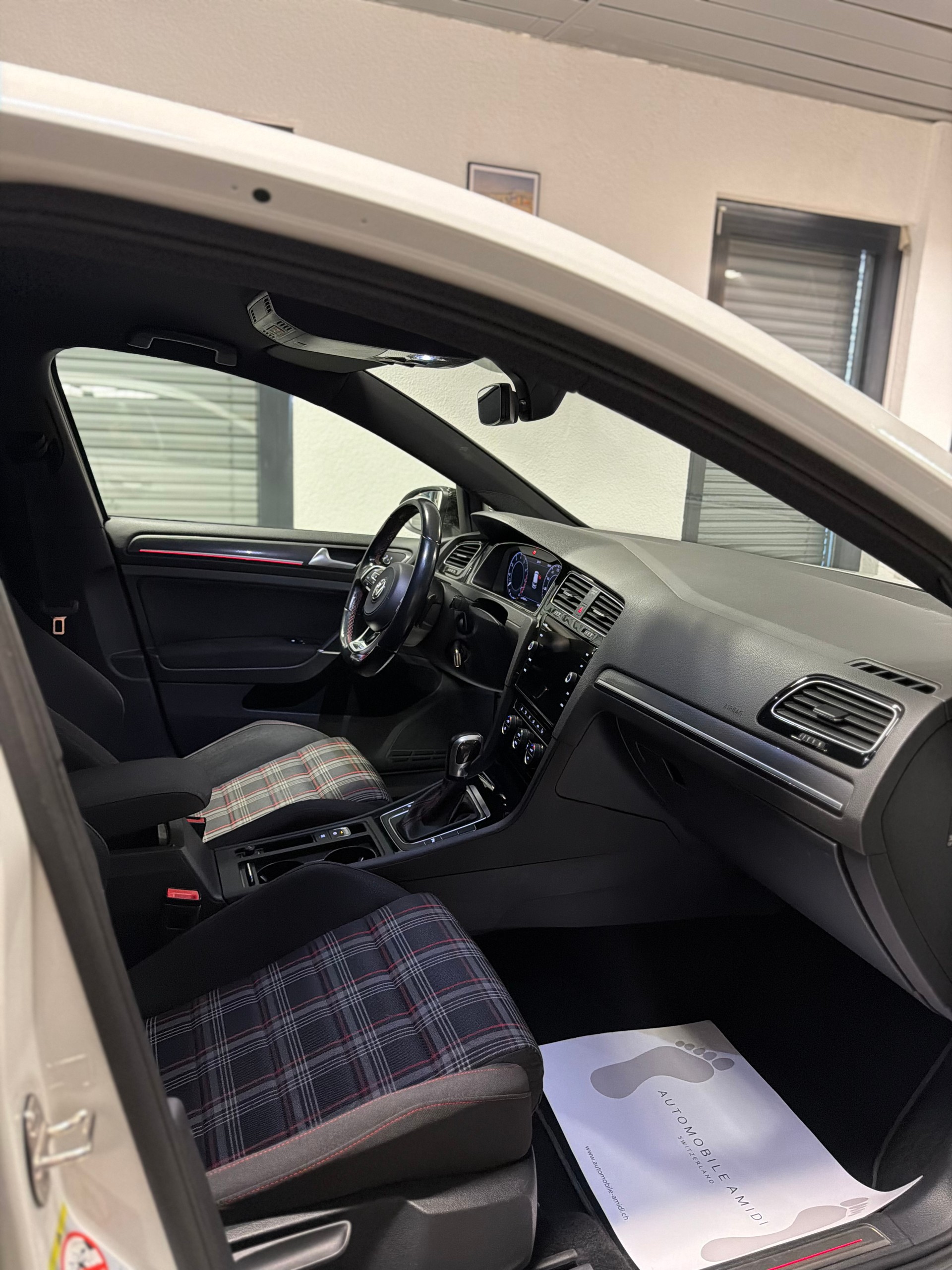 VW Golf 2.0 TSI GTI Performance DSG-image-9