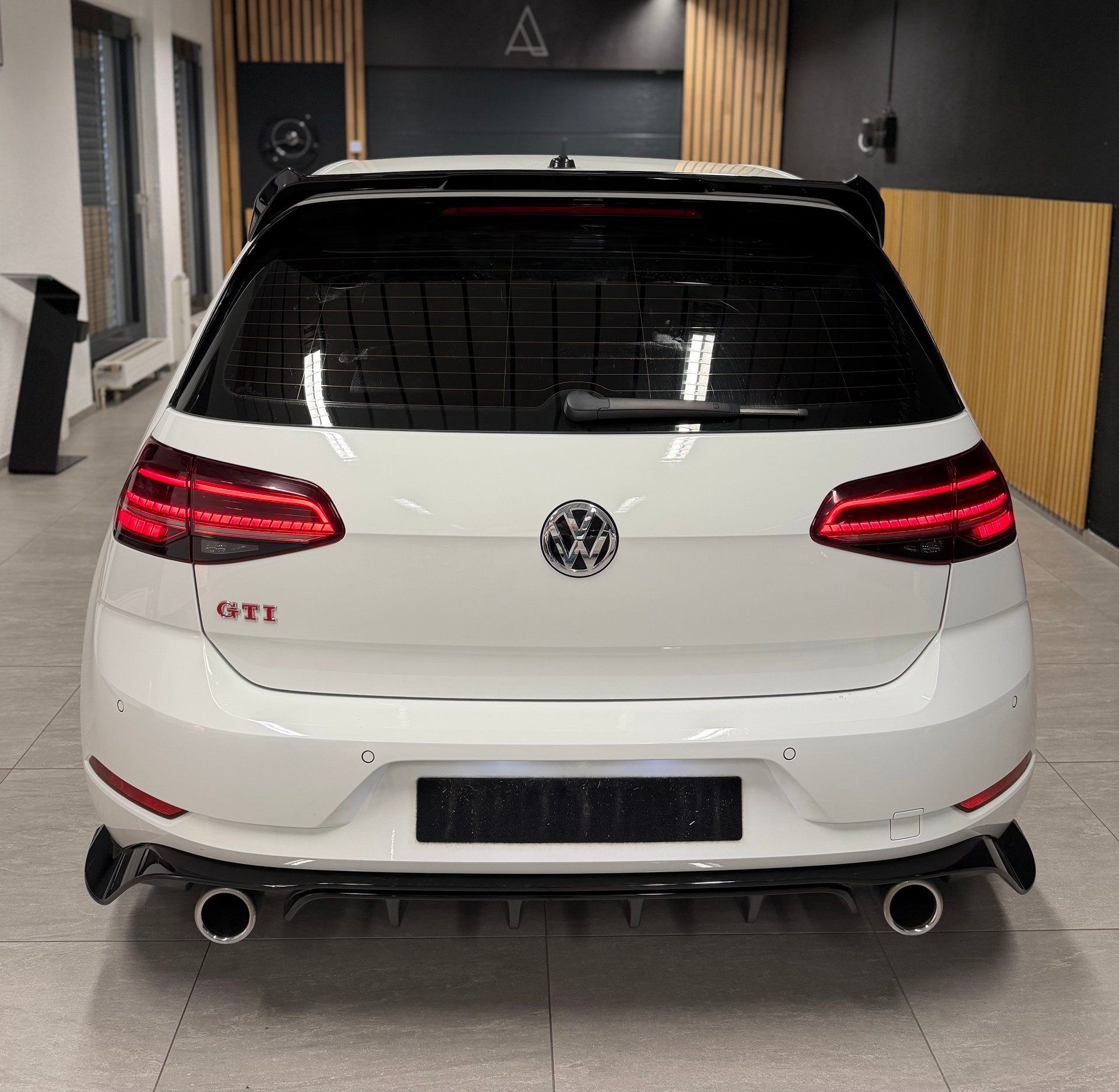 VW Golf 2.0 TSI GTI Performance DSG-image-3