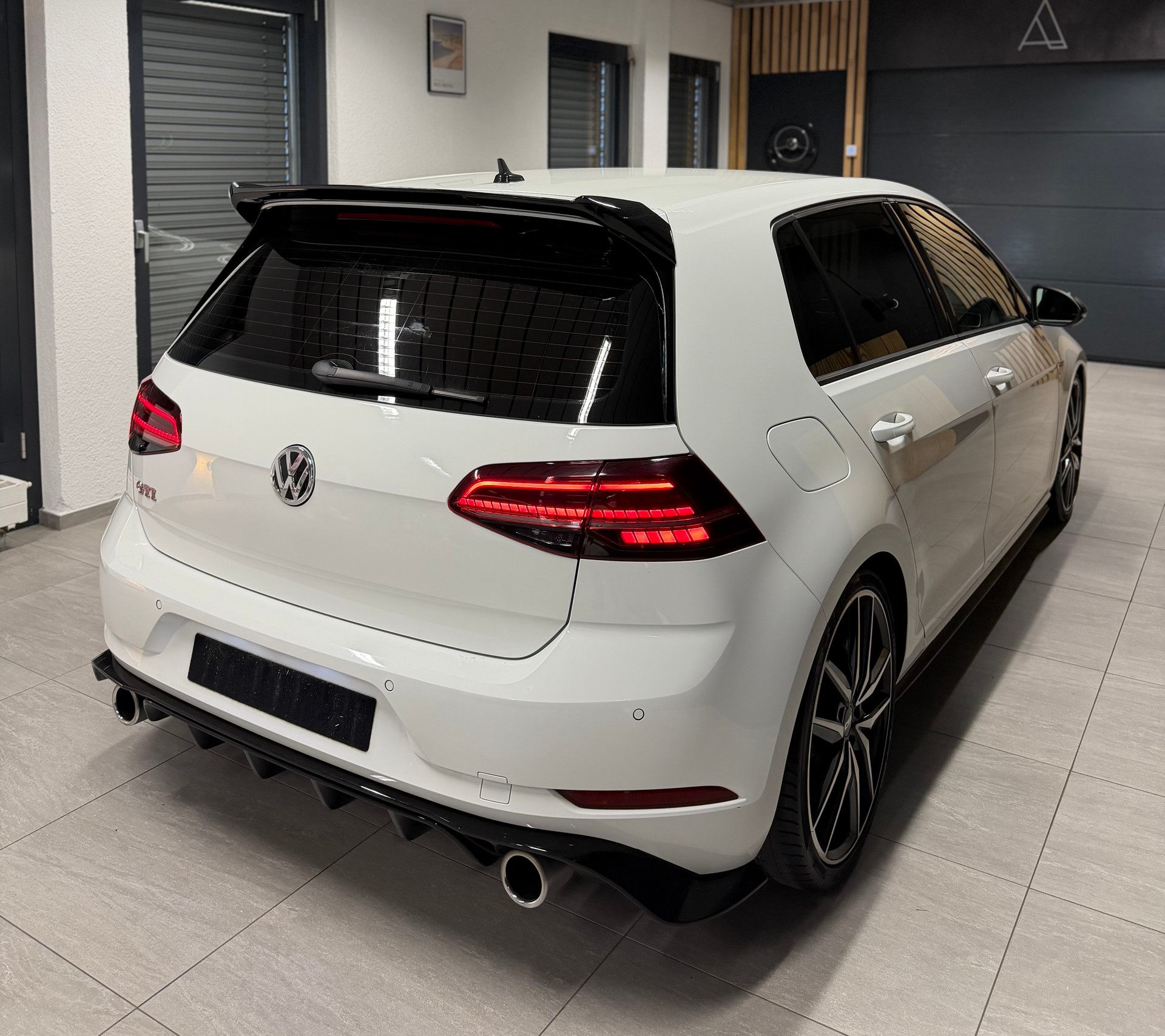 VW Golf 2.0 TSI GTI Performance DSG-image-4